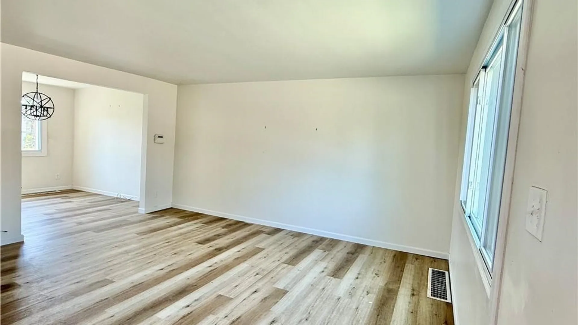 Property at 7 Bennett Village, Buffalo, NY 14214 8