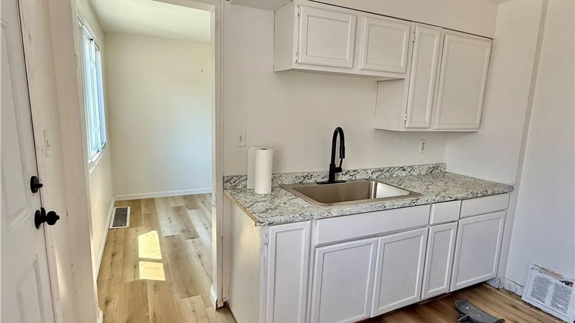 Property at 7 Bennett Village, Buffalo, NY 14214 9