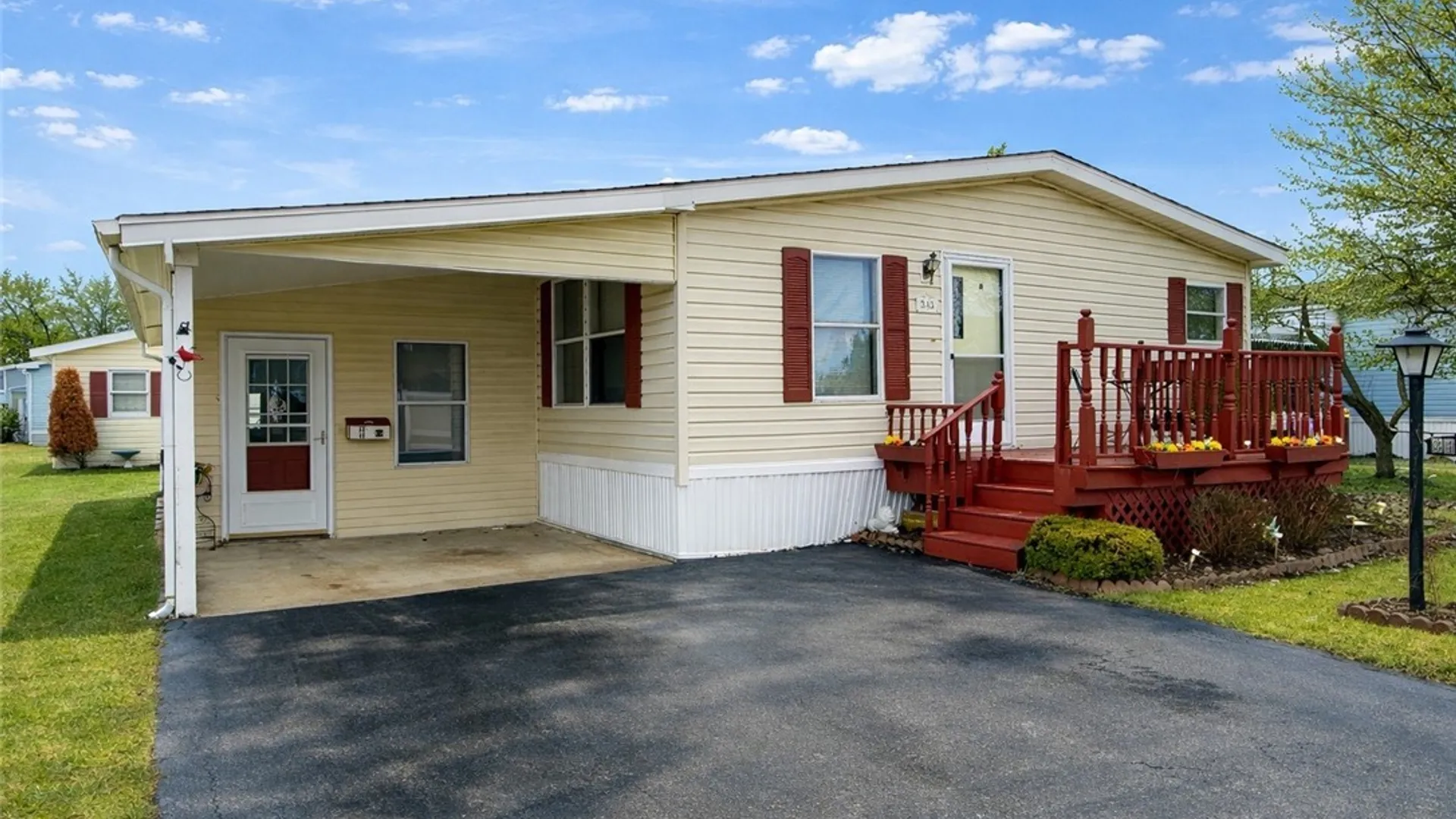 Property at 343 Applewood Drive, Lockport Town, NY 14094 2