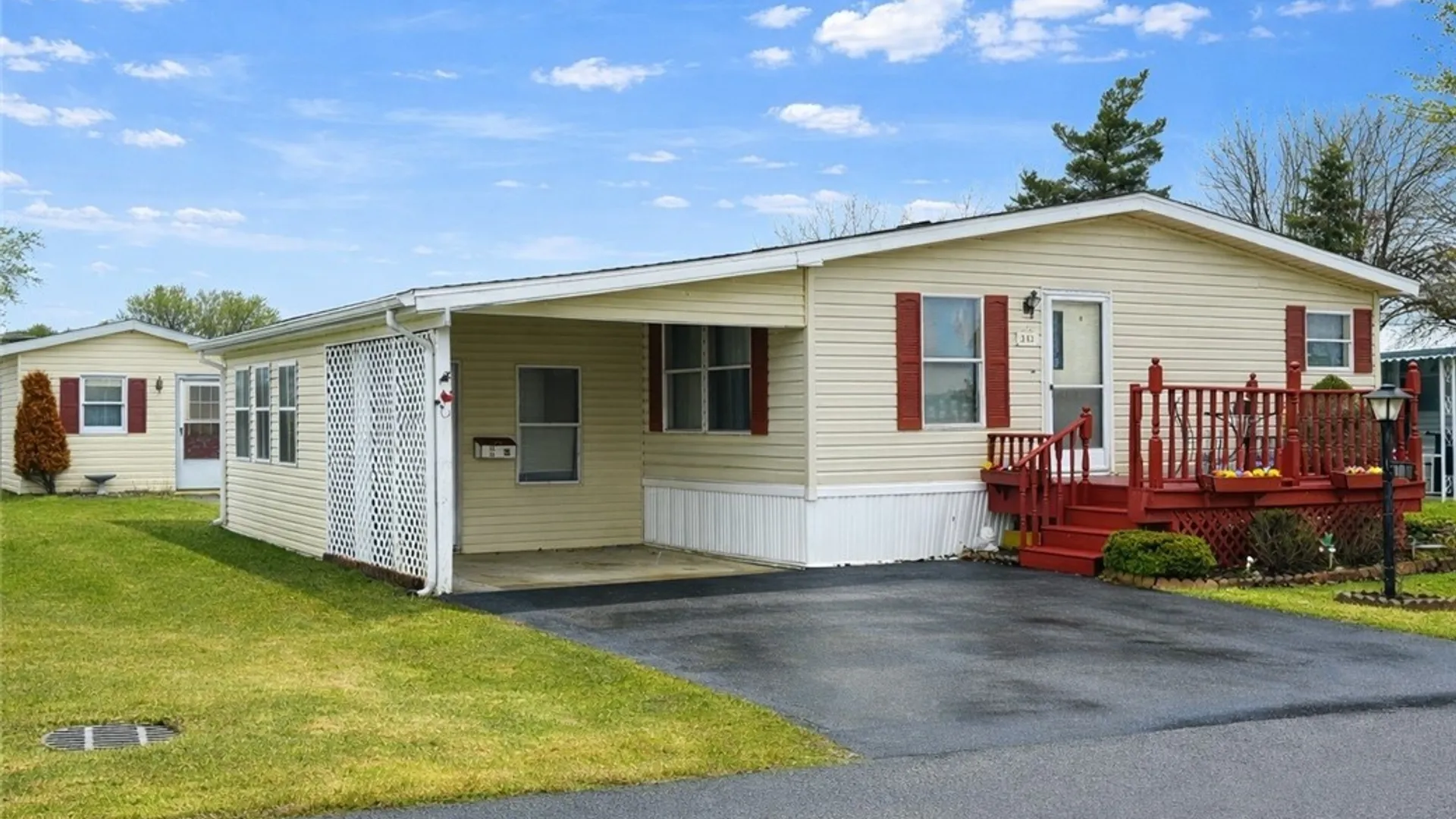 Property at 343 Applewood Drive, Lockport Town, NY 14094 3