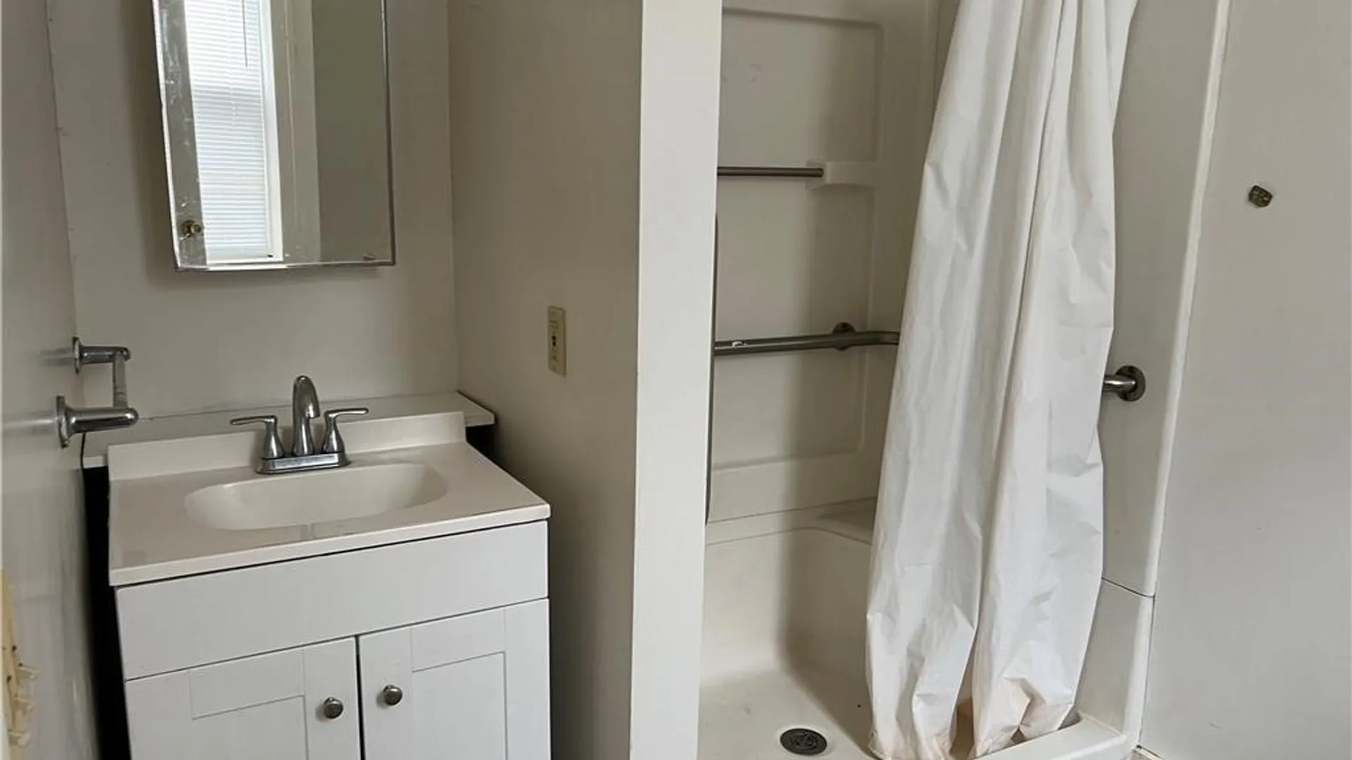 Property at 809 Jefferson Avenue, Utica, NY 13501 16