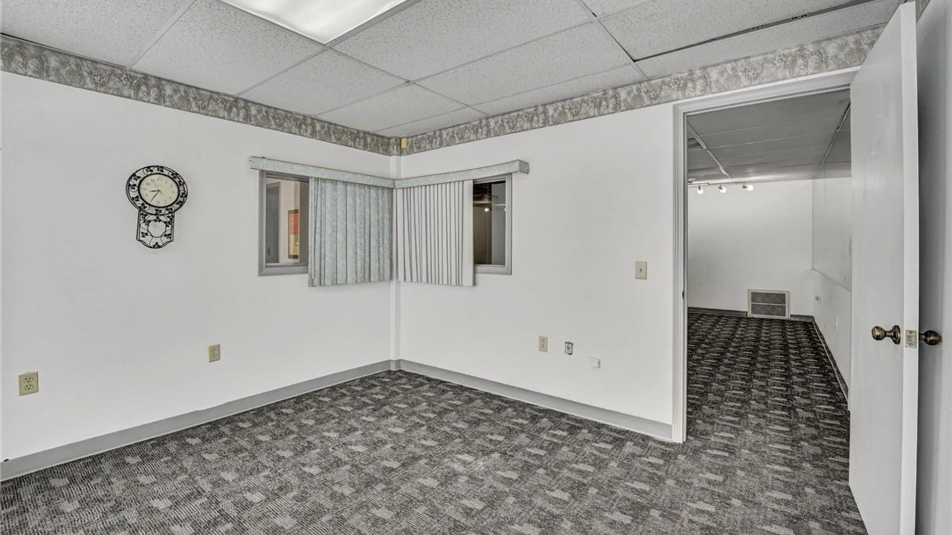 Property at 1064 Harlem Road, Cheektowaga, NY 14227 10