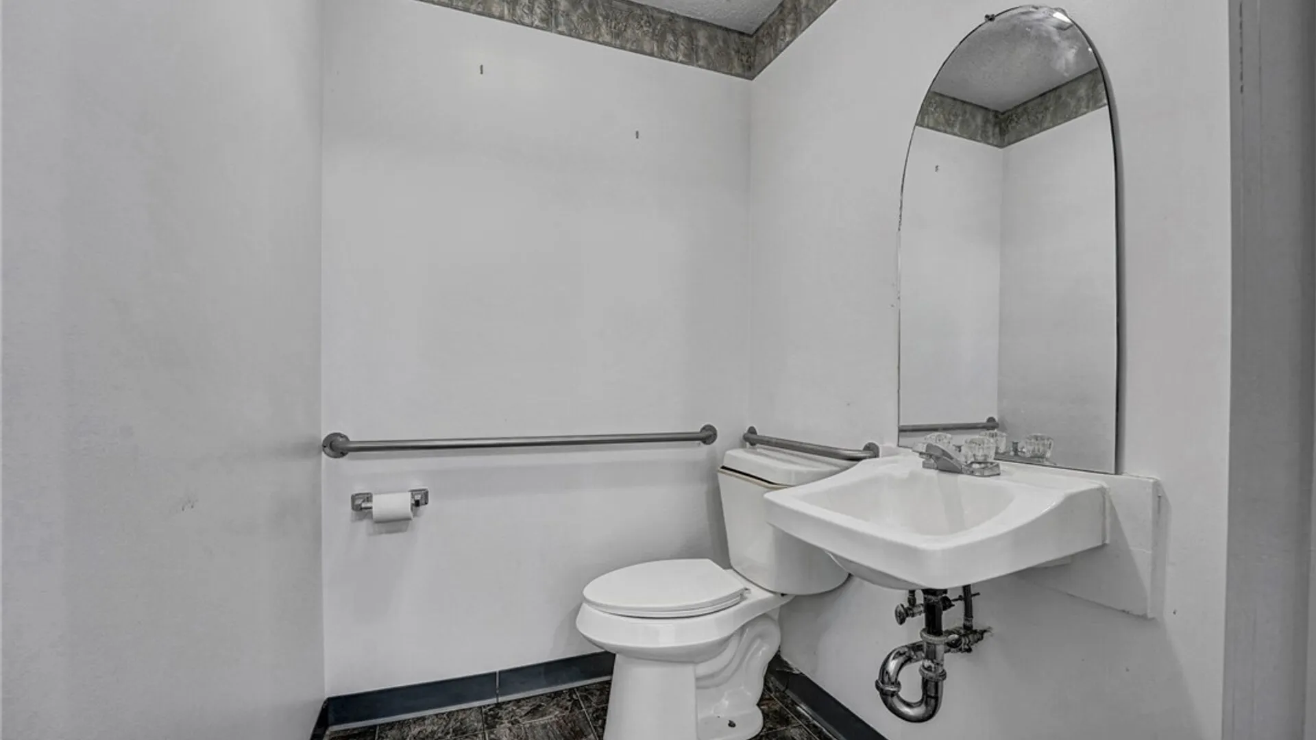 Property at 1064 Harlem Road, Cheektowaga, NY 14227 14