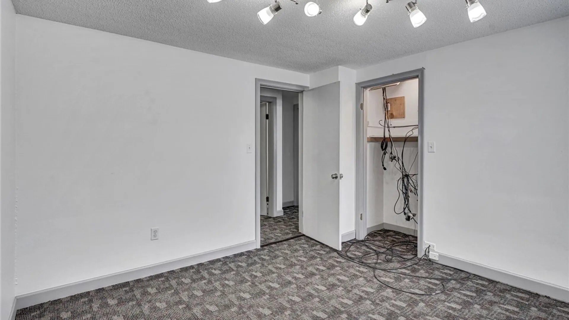 Property at 1064 Harlem Road, Cheektowaga, NY 14227 22