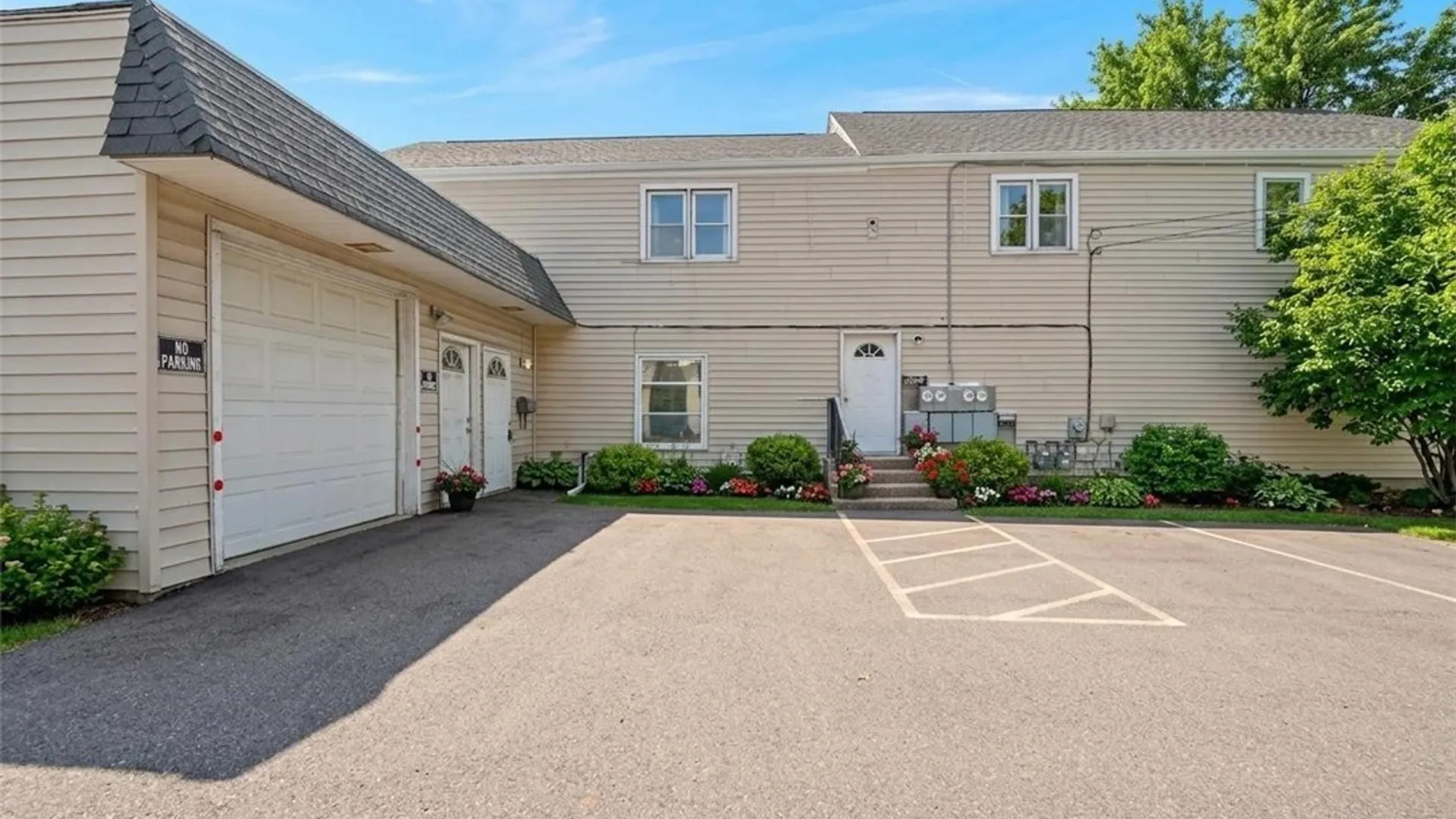 Property at 1064 Harlem Road, Cheektowaga, NY 14227 2