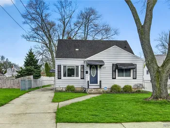 Property at 1009 Pasadena Avenue, Niagara Falls, NY 14304