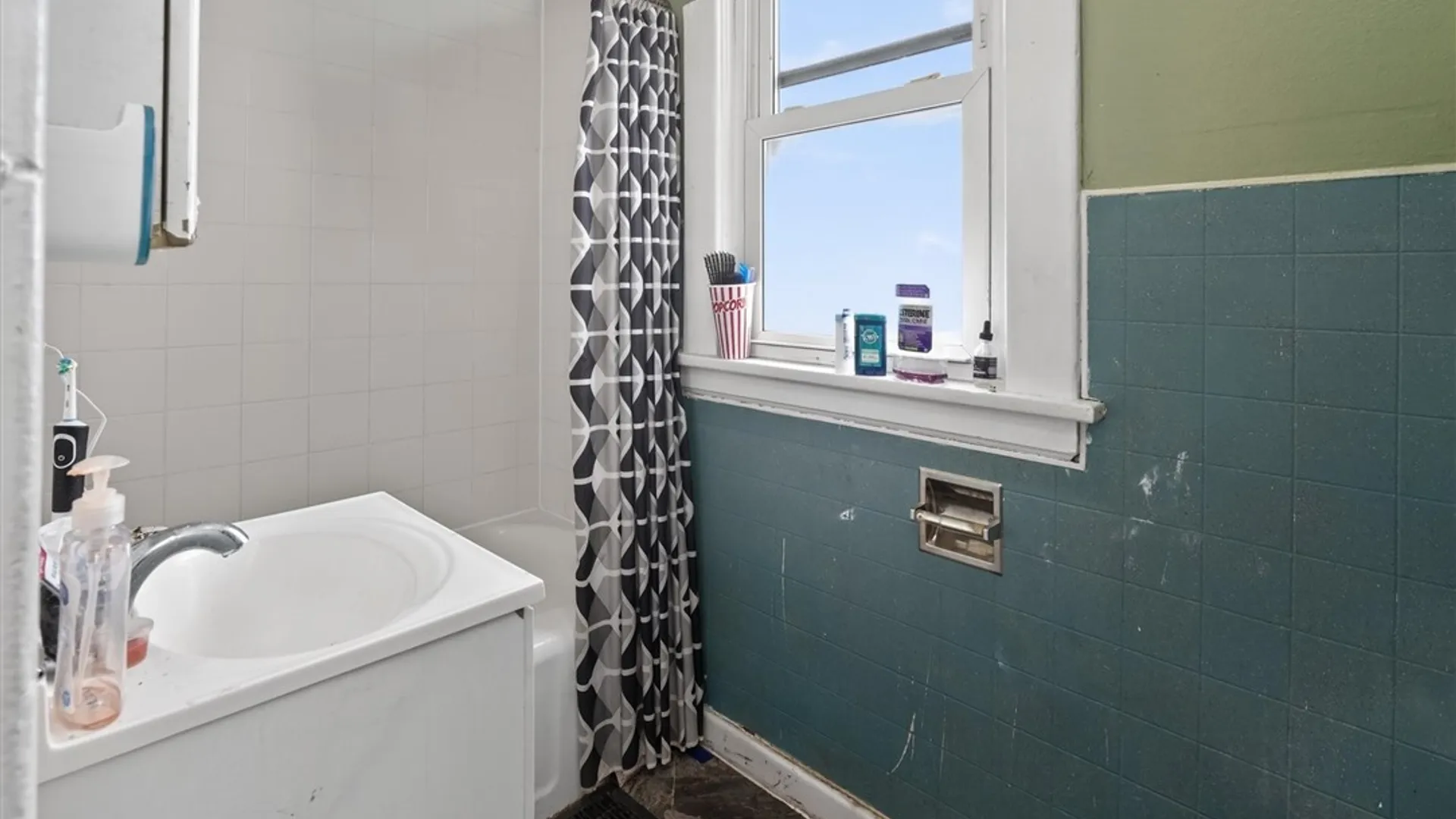 Property at 88 Gardiner Avenue, Rochester, NY 14611 15