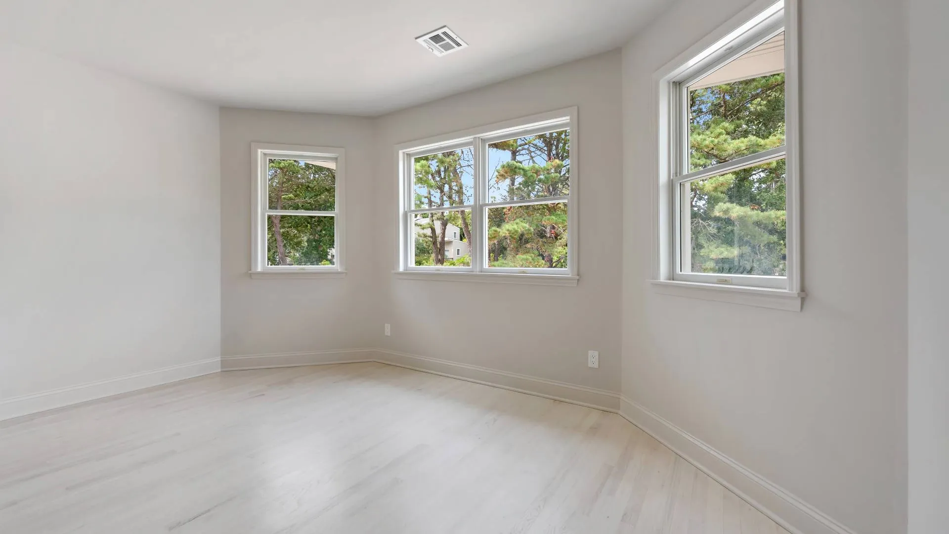 Property at 286 MONTAUK HWY, Southampton, NY 11968 36