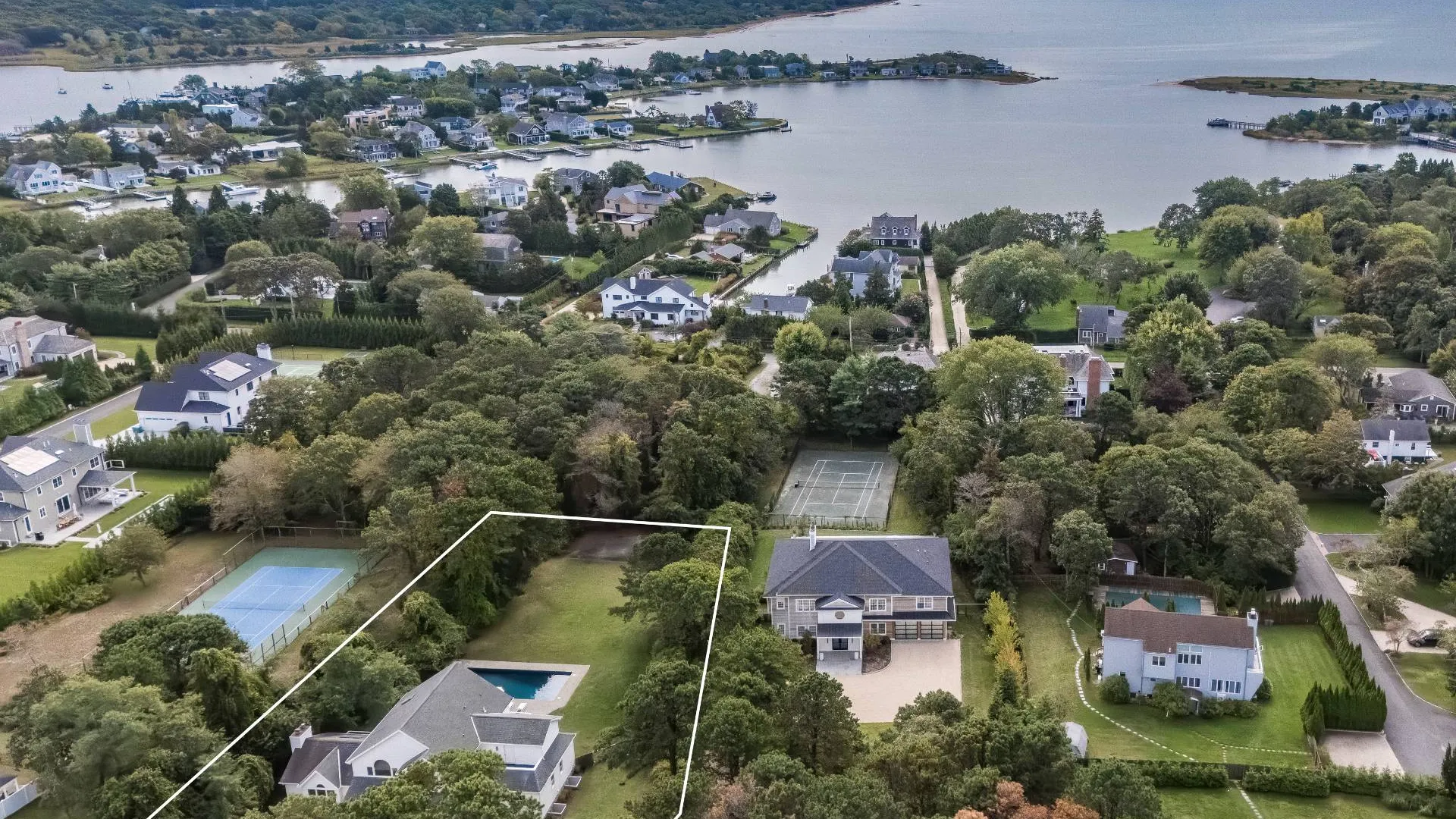 Property at 286 MONTAUK HWY, Southampton, NY 11968 43
