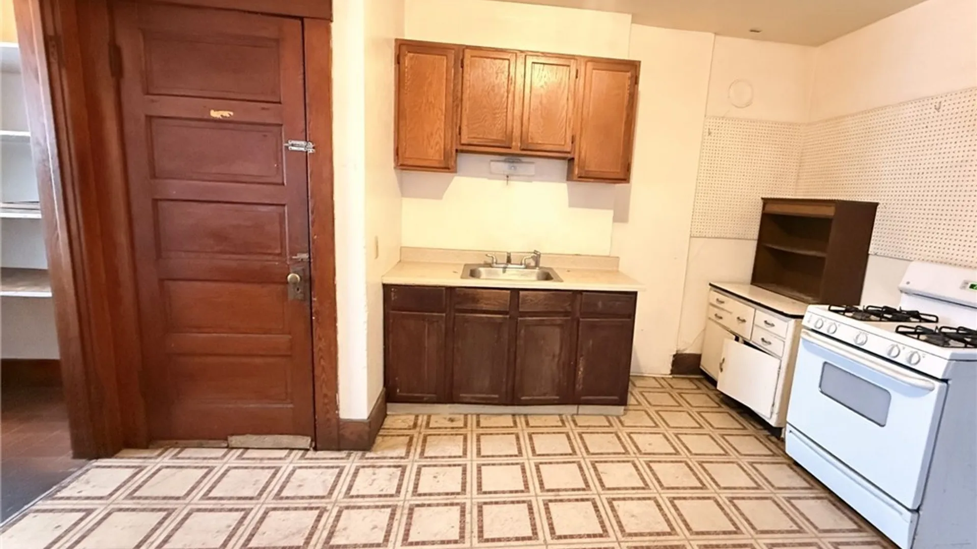 Property at 1115 Genesee Street, Syracuse, NY 13210 15