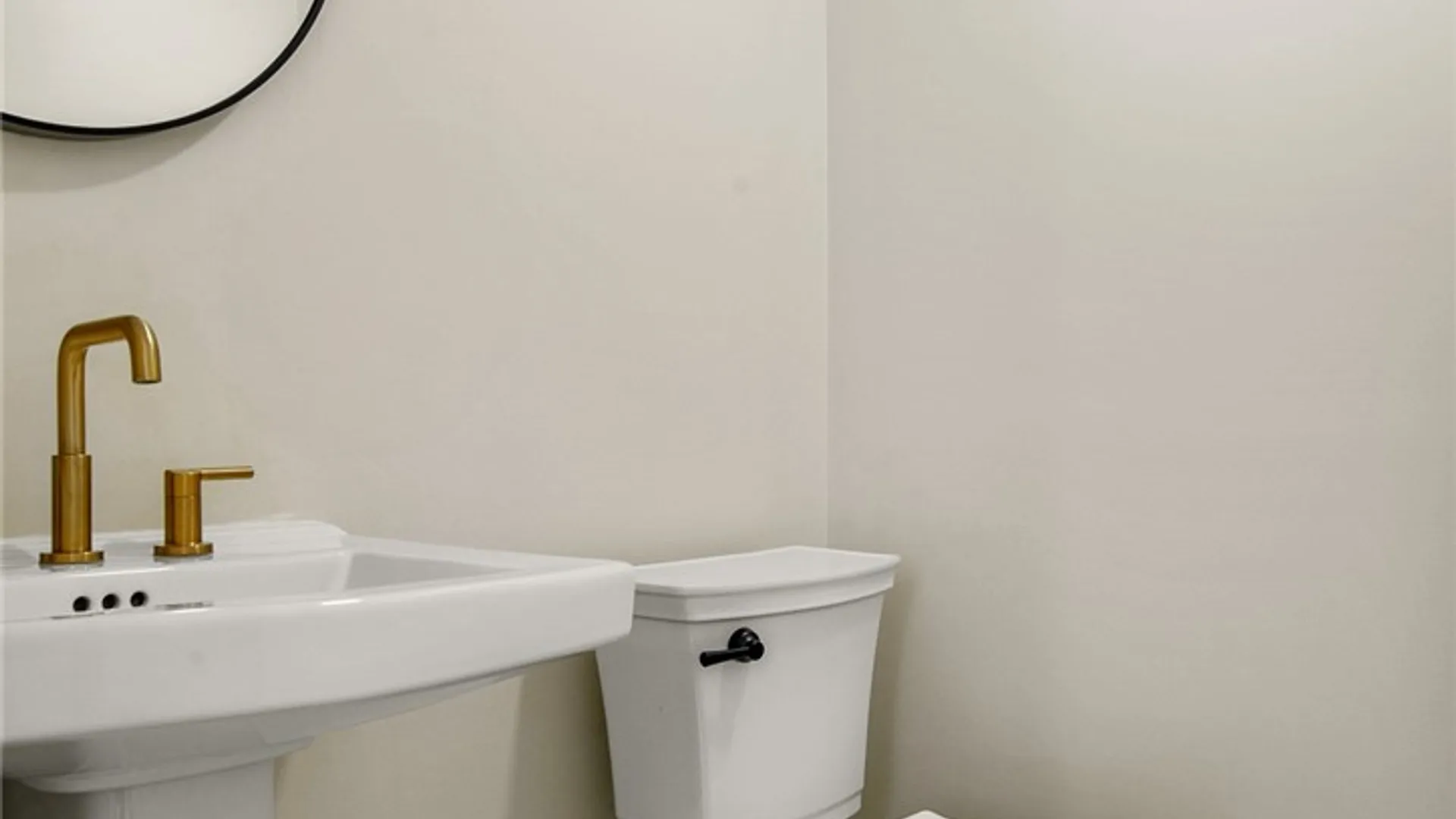 Property at 207 Walnut Street, Middletown, NY 12455 12