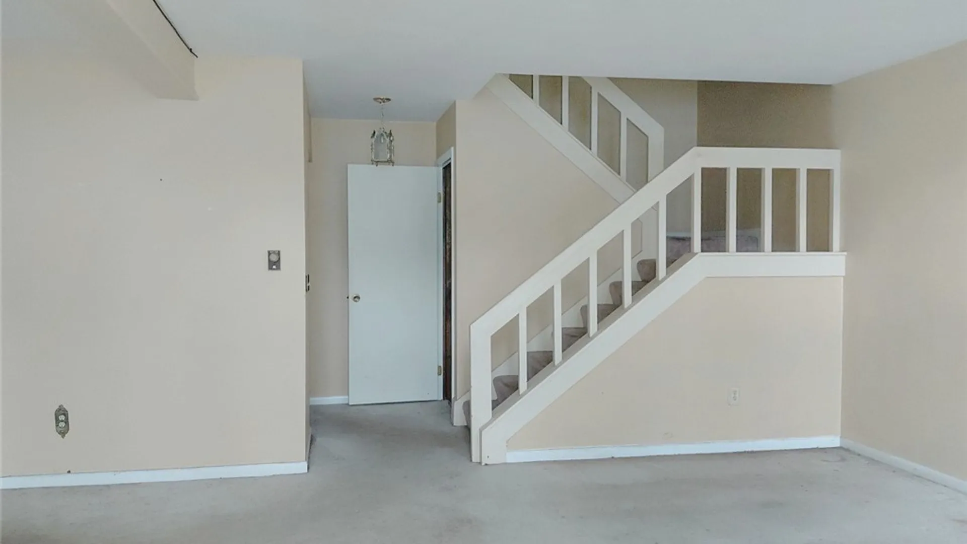 Property at 19 Jarvis Drive, Manlius, NY 13104 13
