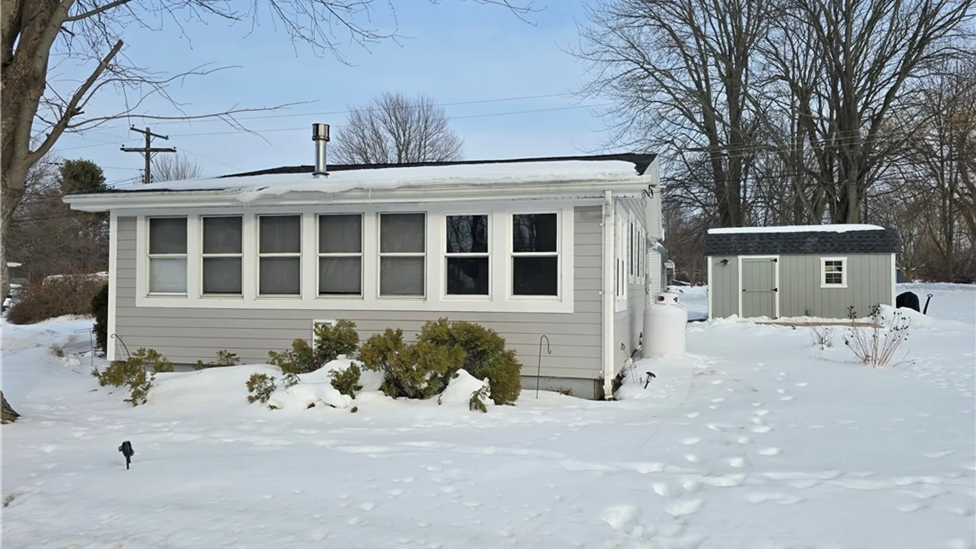 Property at 917 Sunset Beach Road, Carlton, NY 14571 5