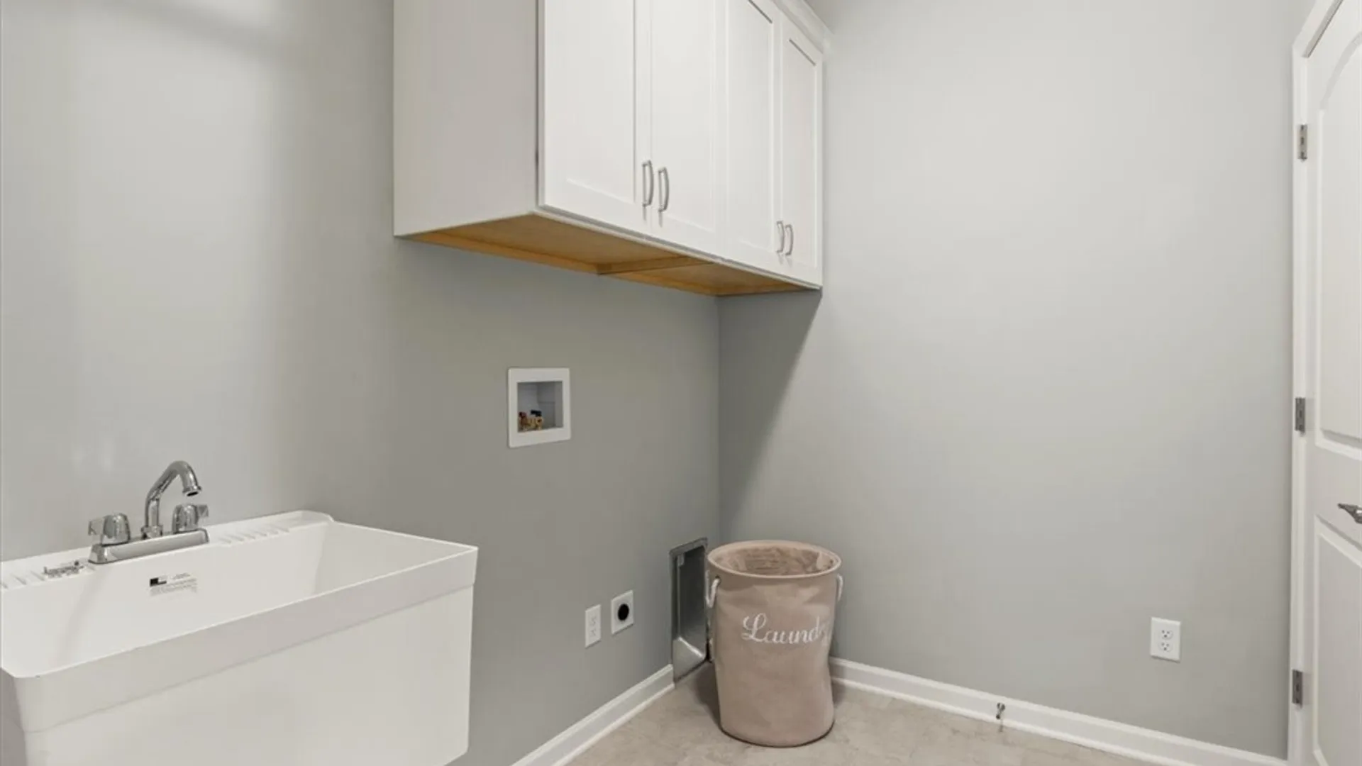 Property at 105 Cedarway Circle, Webster, NY 14580 14