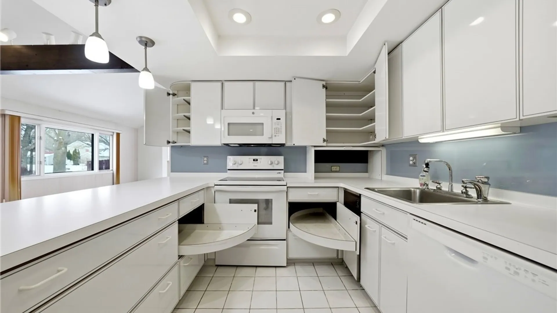 Property at 53 Old Meadow Drive, Amherst, NY 14051 12