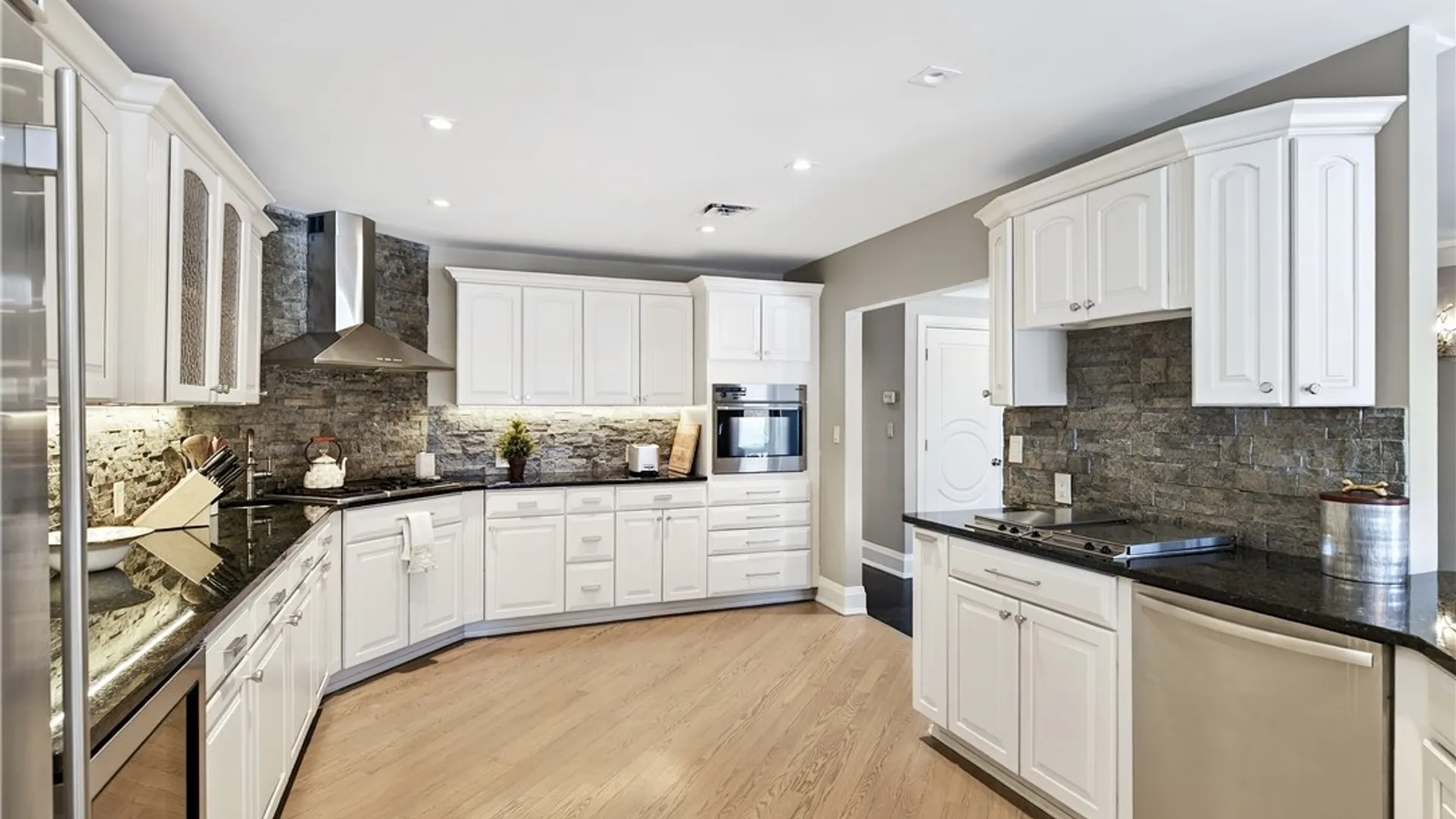 Property at 182 Castlebrooke Lane, Amherst, NY 14221 11