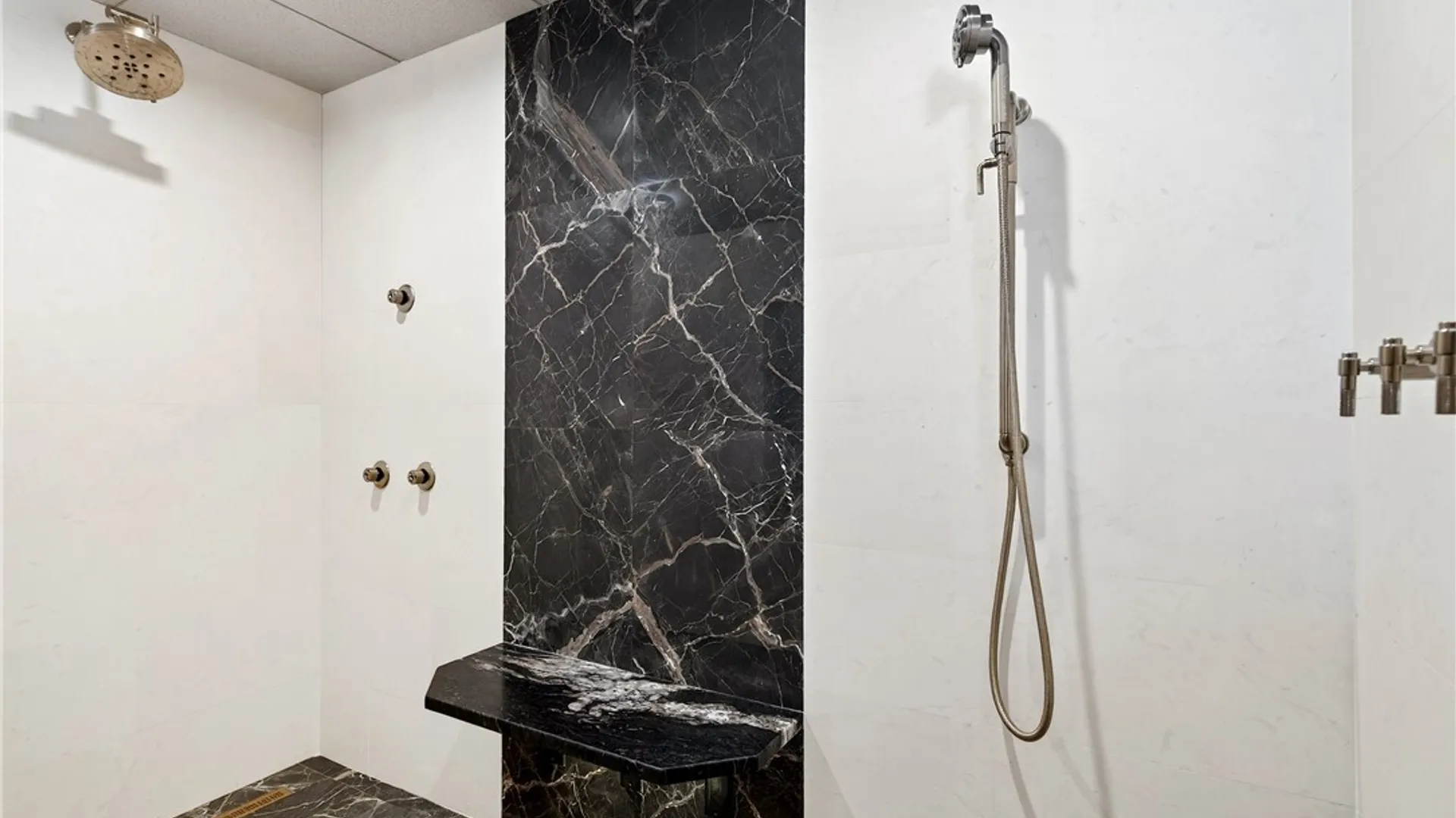 Property at 182 Castlebrooke Lane, Amherst, NY 14221 32