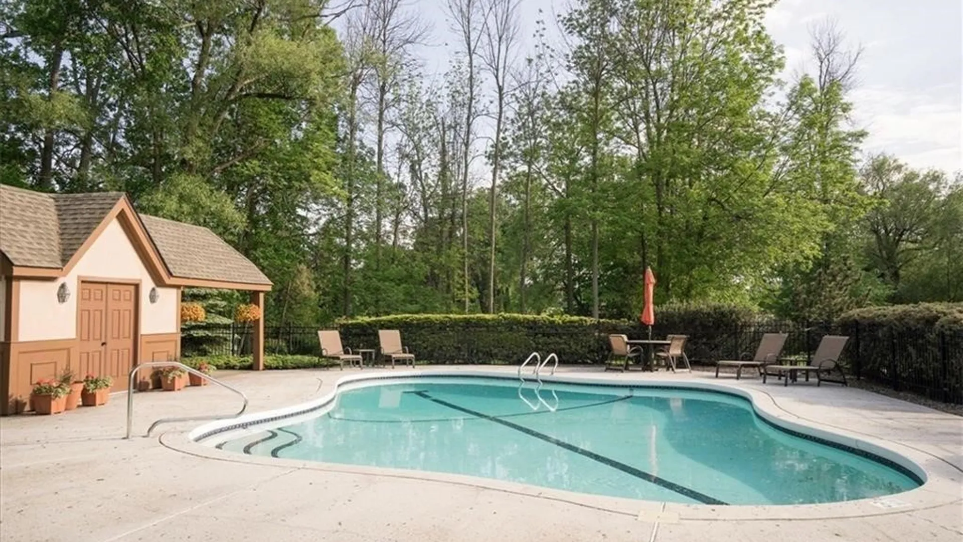 Property at 182 Castlebrooke Lane, Amherst, NY 14221 36