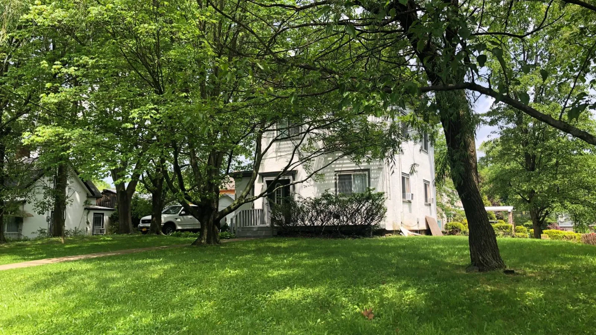 Property at 203 Center St, Staten Island, NY 10306 4