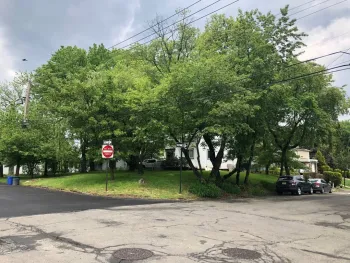 Property at 203 Center St, Staten Island, NY 10306