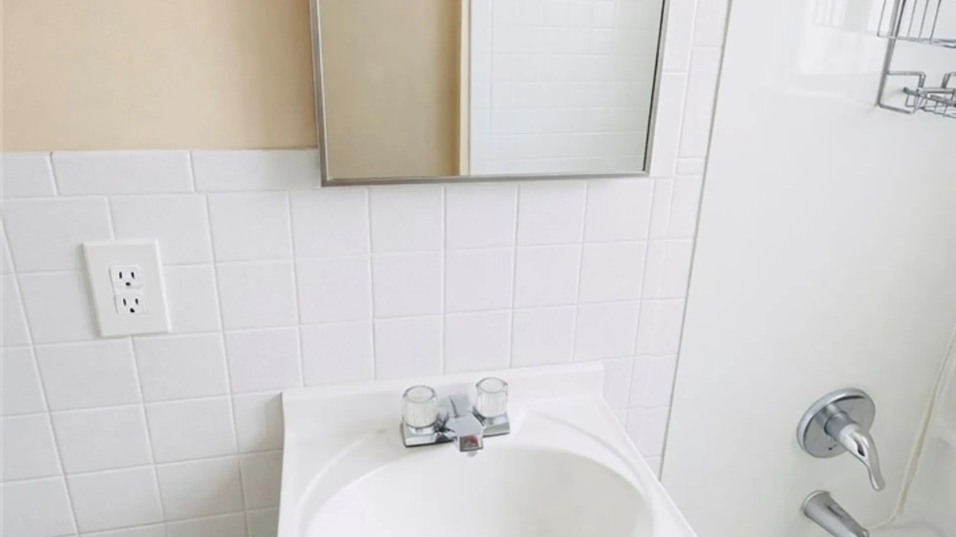 Property at 7 Trent Sq, Cheektowaga, NY 14225 15