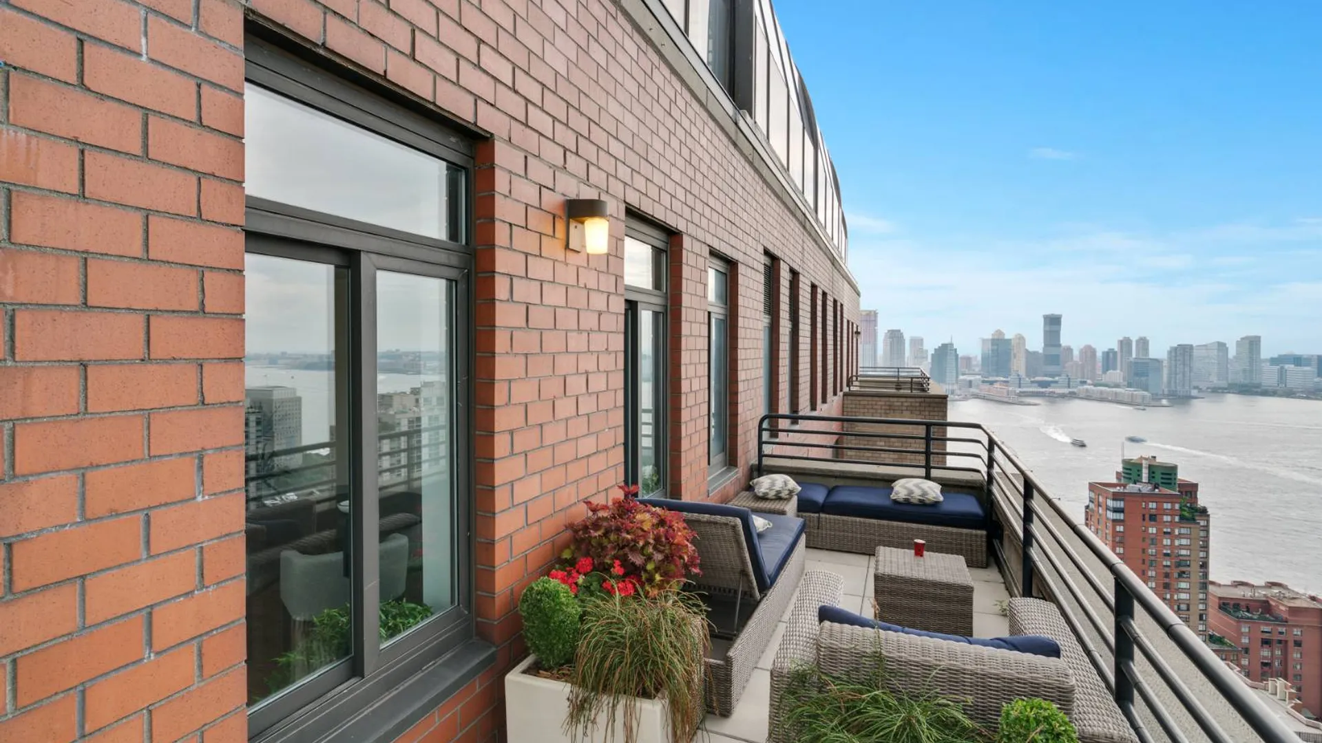 Property at 200 Rector Place, New York, NY 10280 3