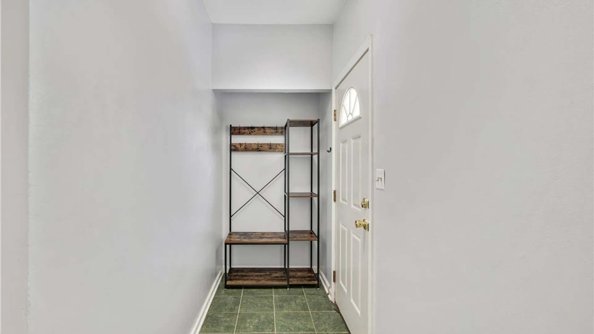 Property at 4 Toulon Drive, Cheektowaga, NY 14227 10