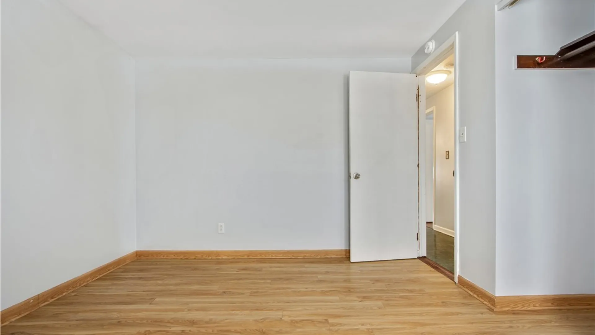 Property at 4 Toulon Drive, Cheektowaga, NY 14227 22