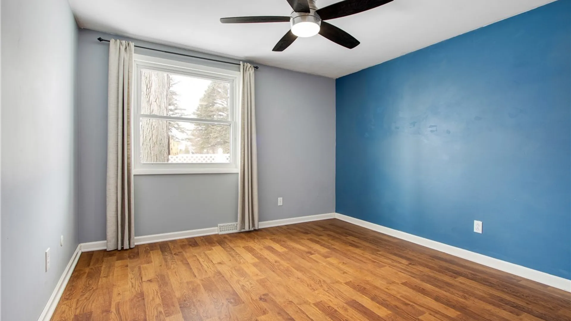 Property at 4 Toulon Drive, Cheektowaga, NY 14227 24