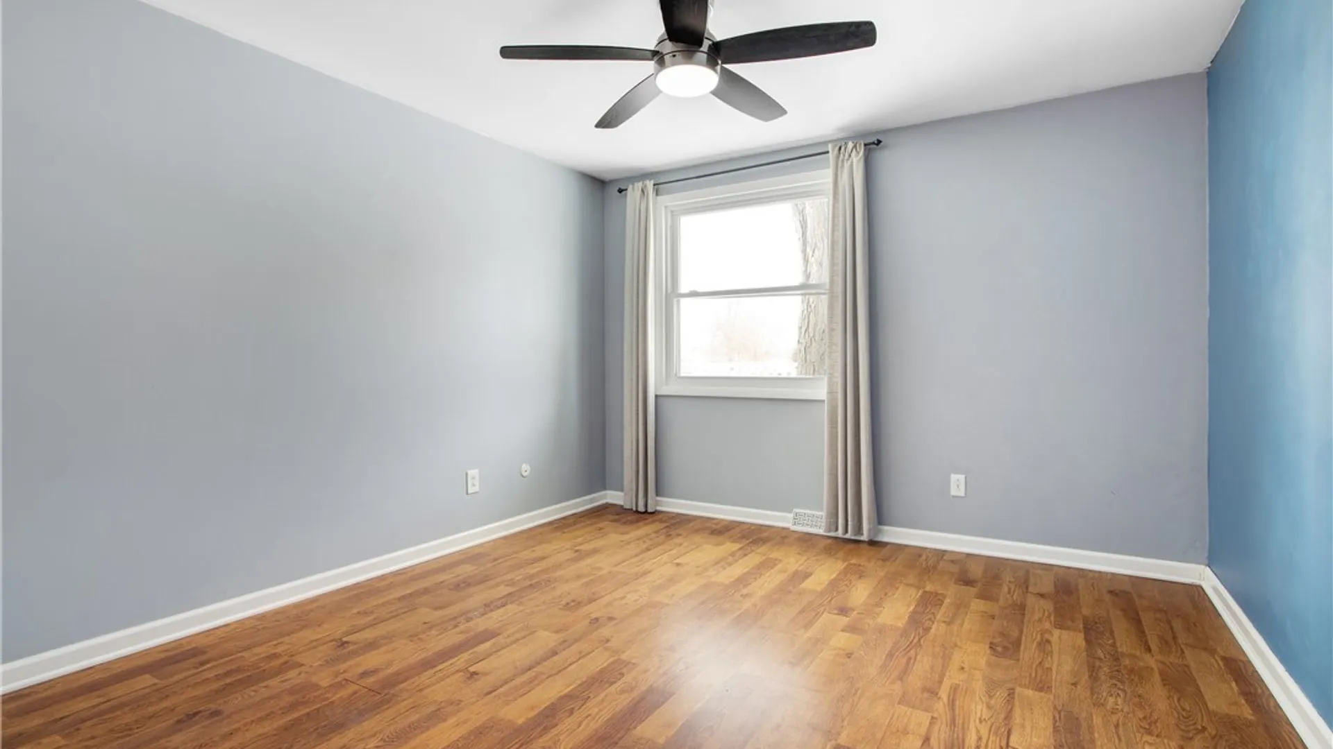 Property at 4 Toulon Drive, Cheektowaga, NY 14227 26