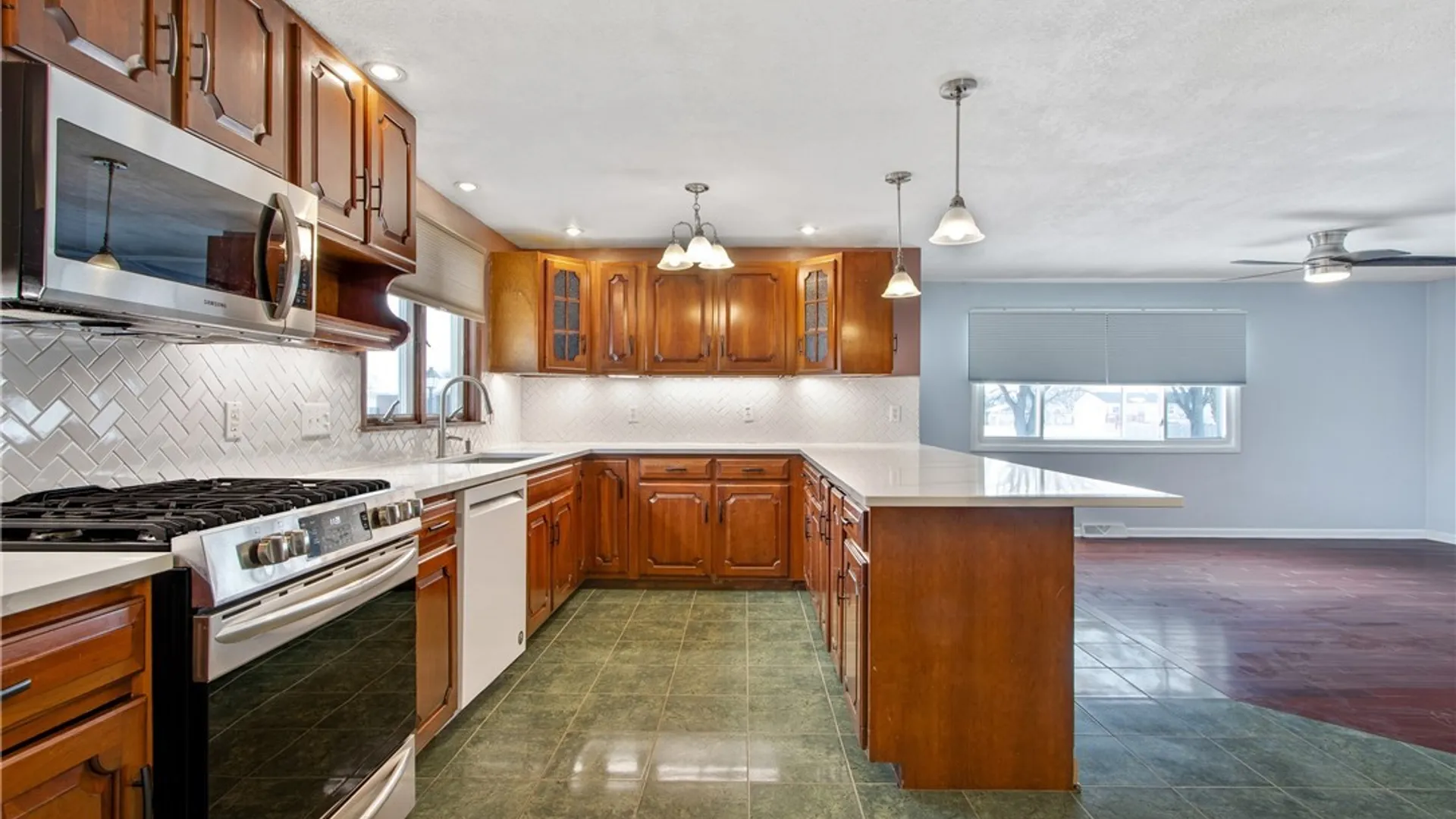 Property at 4 Toulon Drive, Cheektowaga, NY 14227 3