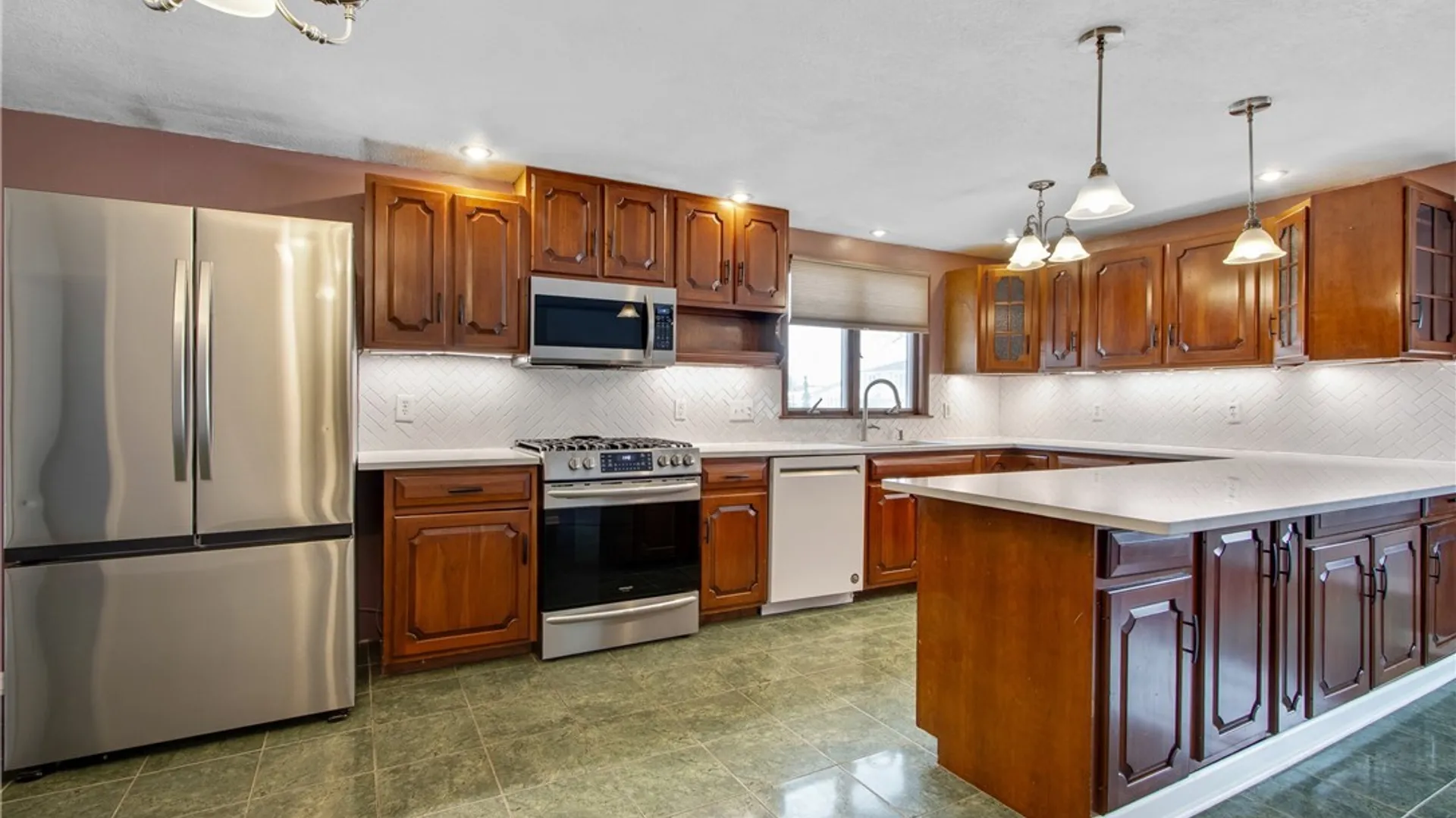 Property at 4 Toulon Drive, Cheektowaga, NY 14227 4