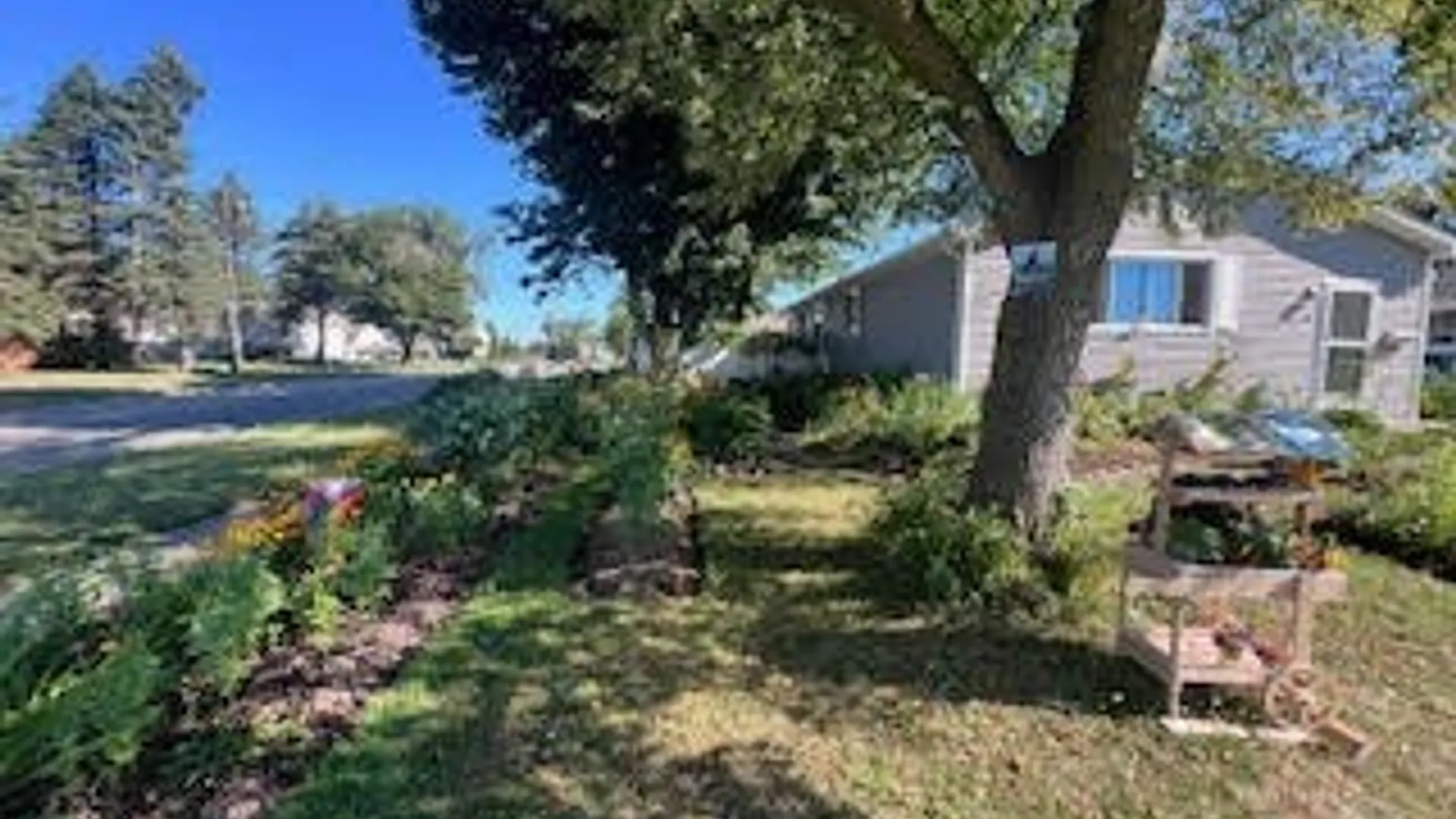Property at 4 Toulon Drive, Cheektowaga, NY 14227 46