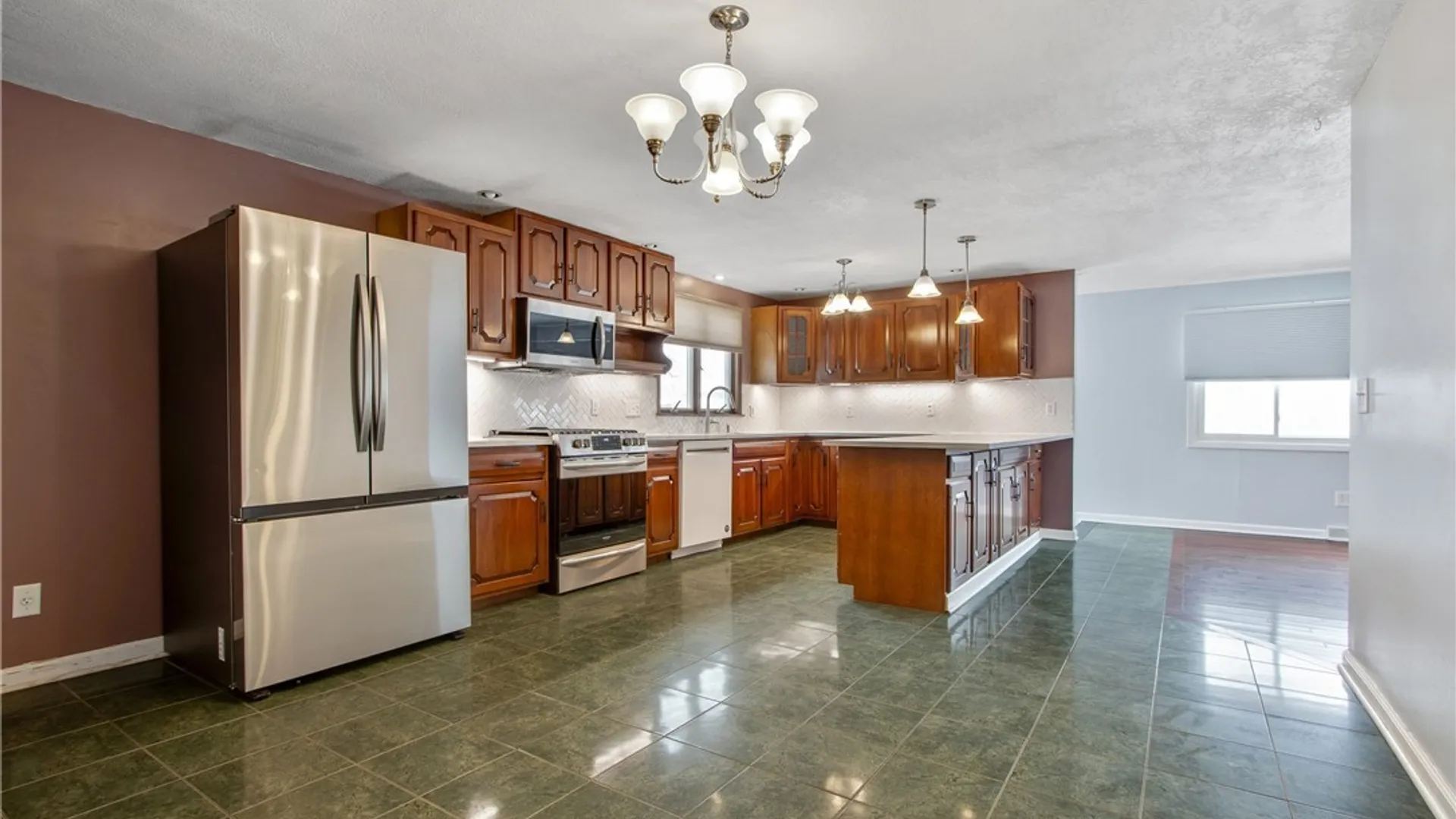 Property at 4 Toulon Drive, Cheektowaga, NY 14227 5