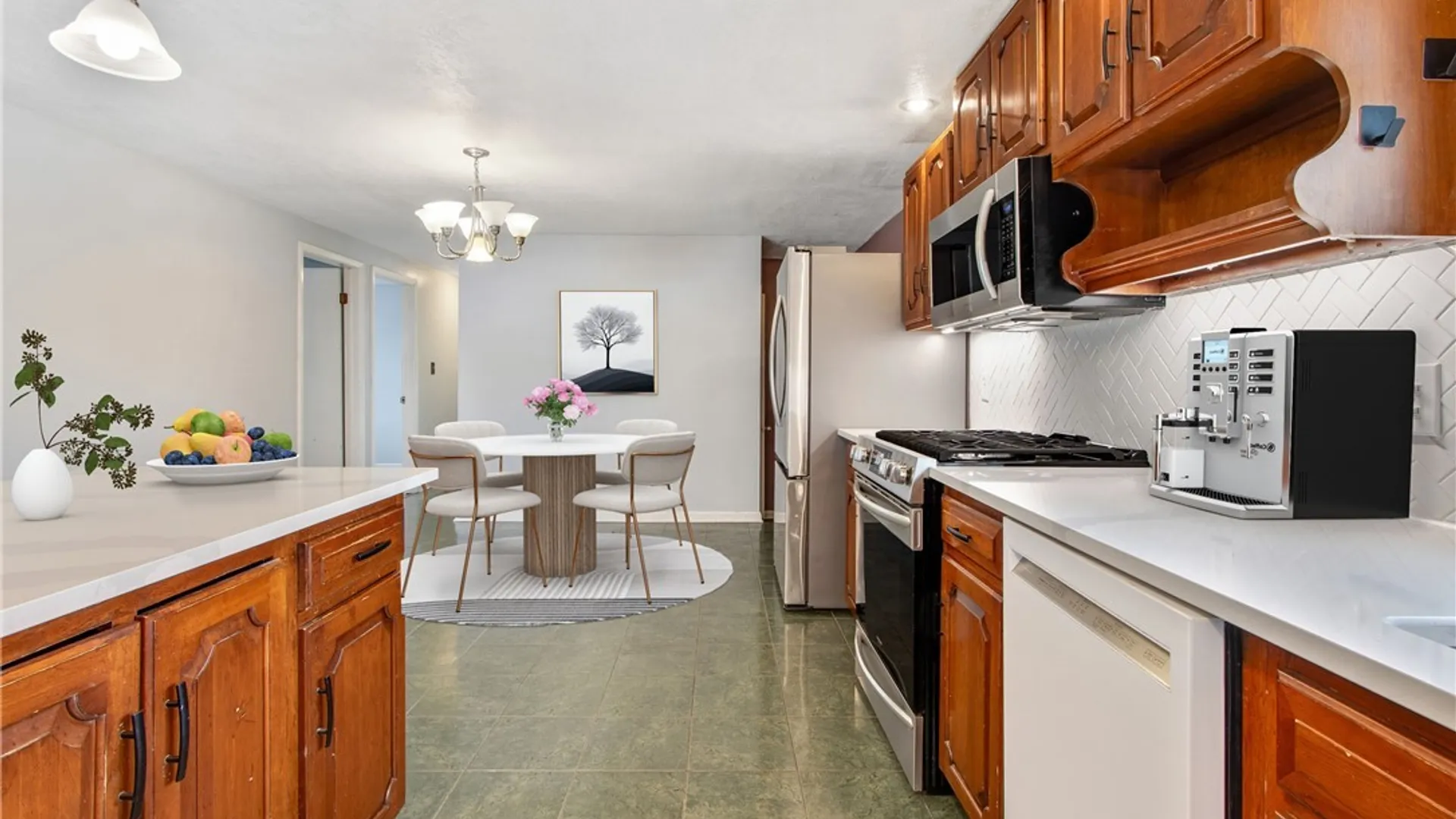 Property at 4 Toulon Drive, Cheektowaga, NY 14227 6