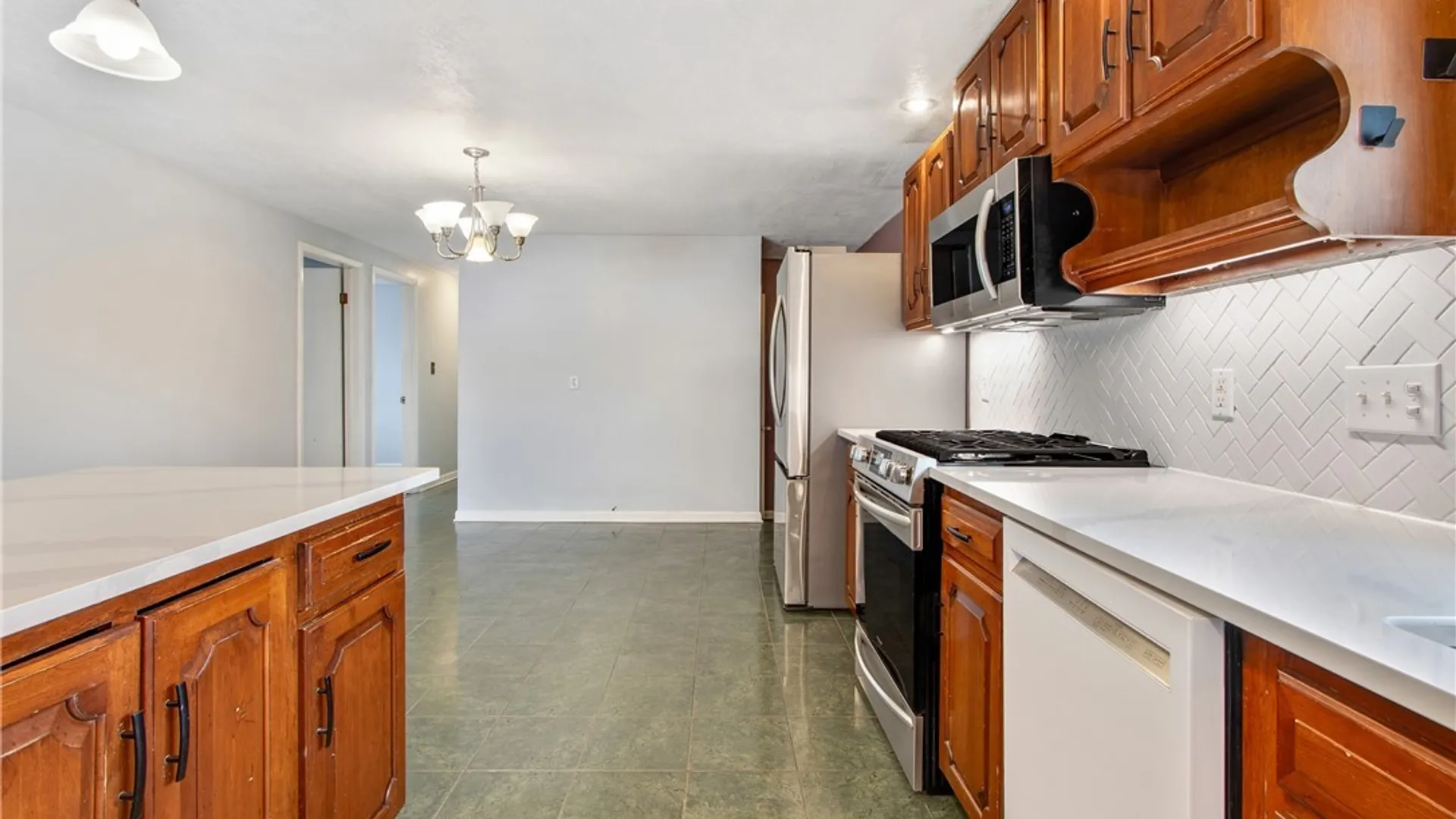 Property at 4 Toulon Drive, Cheektowaga, NY 14227 7