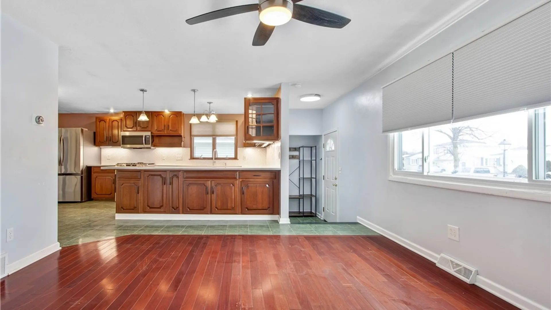 Property at 4 Toulon Drive, Cheektowaga, NY 14227 8