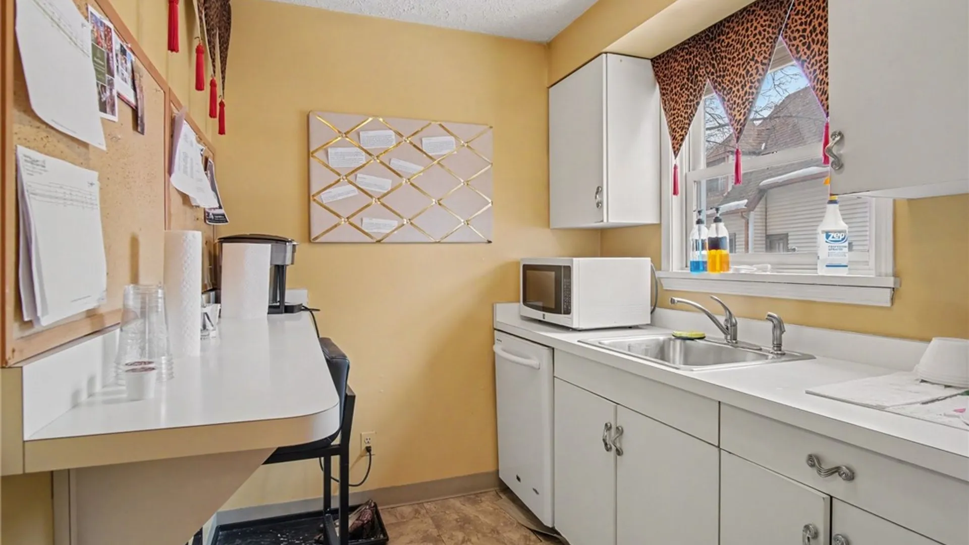 Property at 2383 Monroe Ave Avenue, Brighton, NY 14618 10