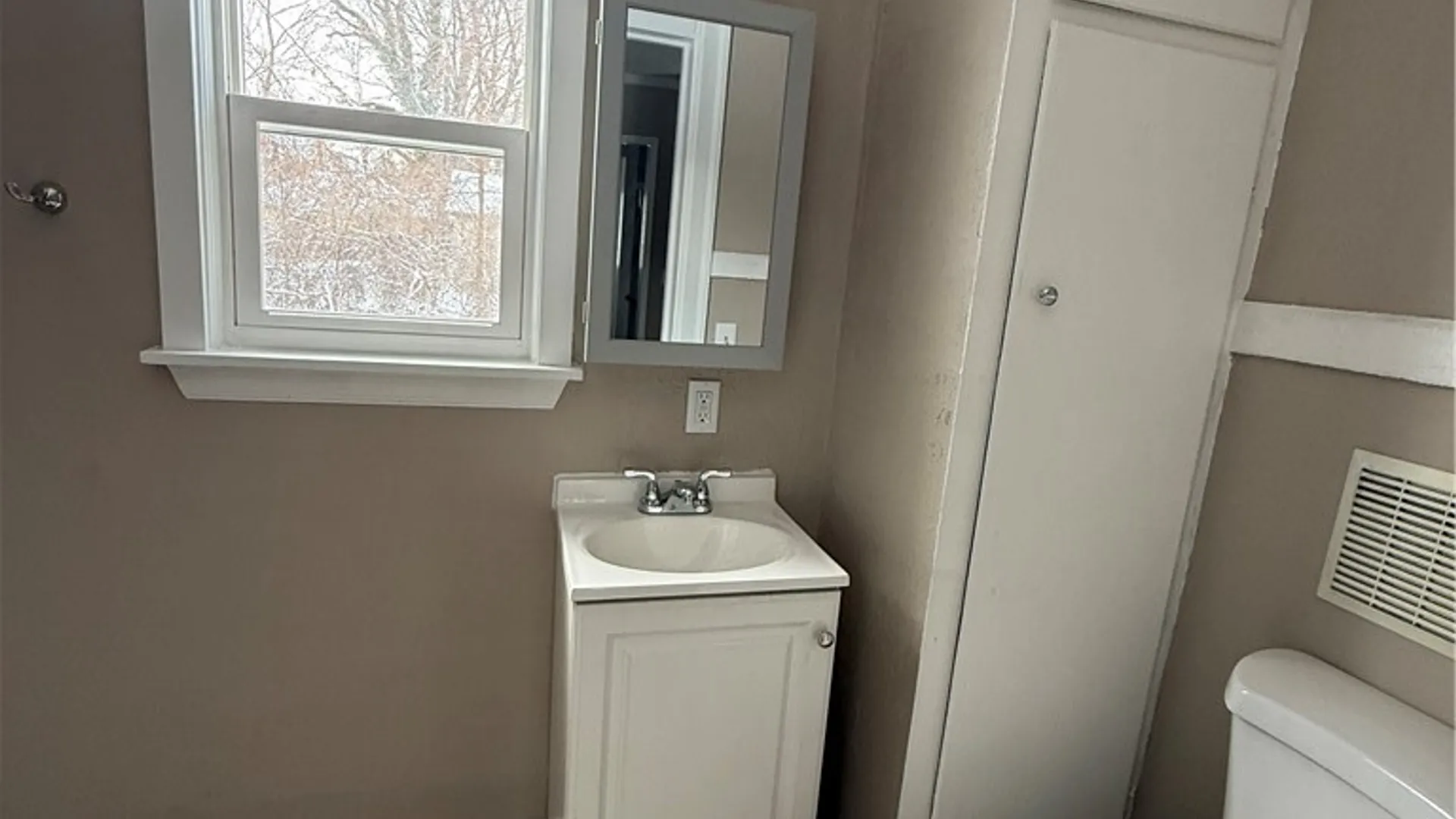 Property at 515 Arnett Boulevard, Rochester, NY 14619 8