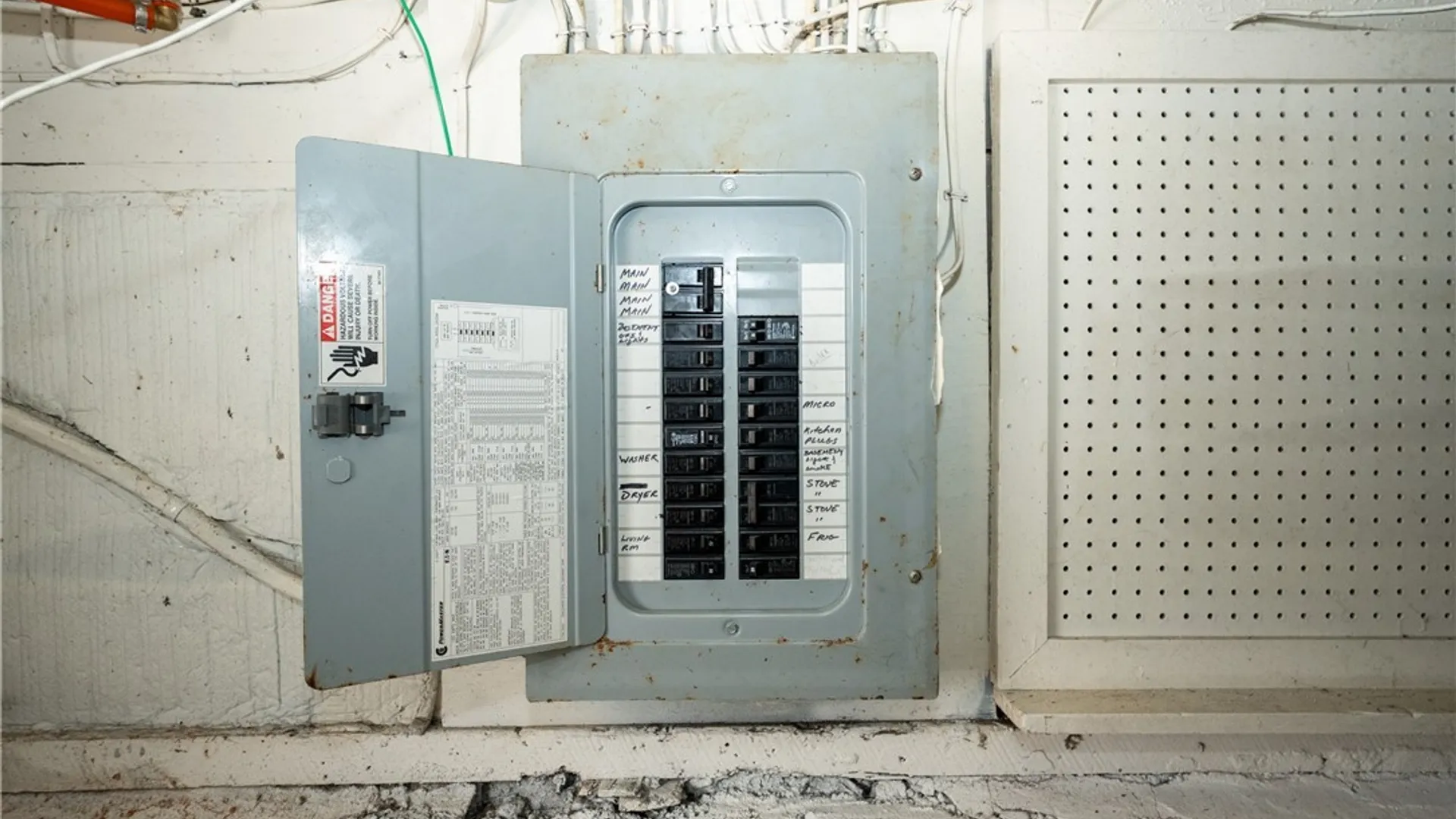 Property at 17 Harold Place, Lancaster, NY 14086 25