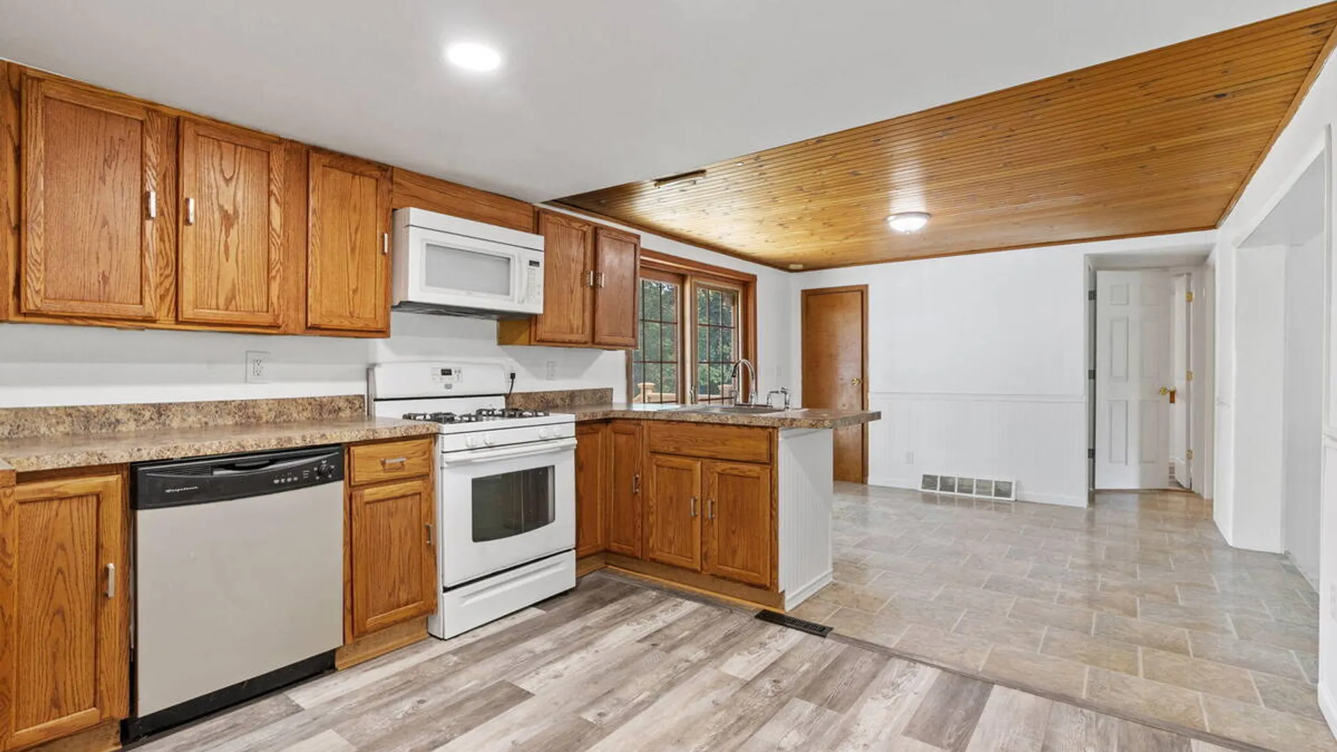 Property at 31 Hidley Avenue, North Greenbush, NY 12198 23