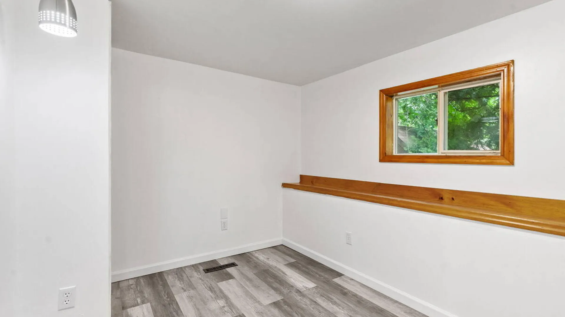 Property at 31 Hidley Avenue, North Greenbush, NY 12198 26