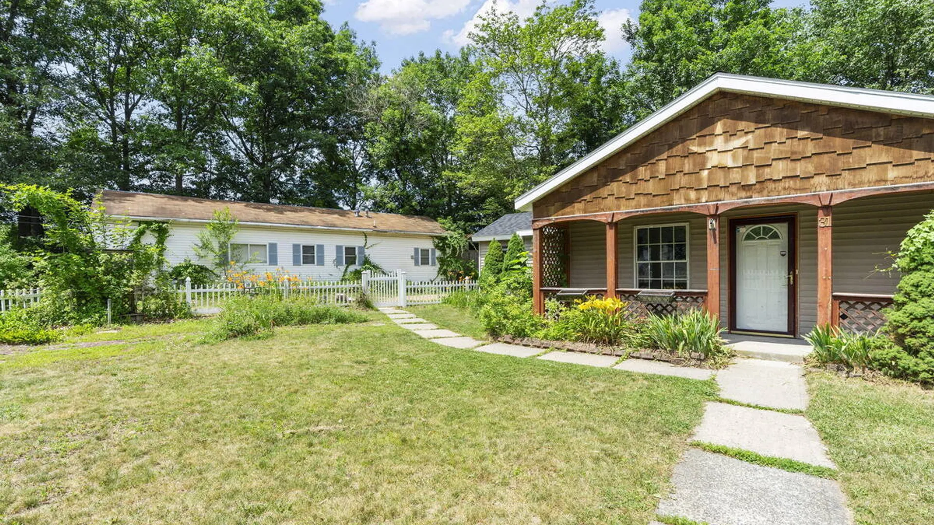 Property at 31 Hidley Avenue, North Greenbush, NY 12198 3