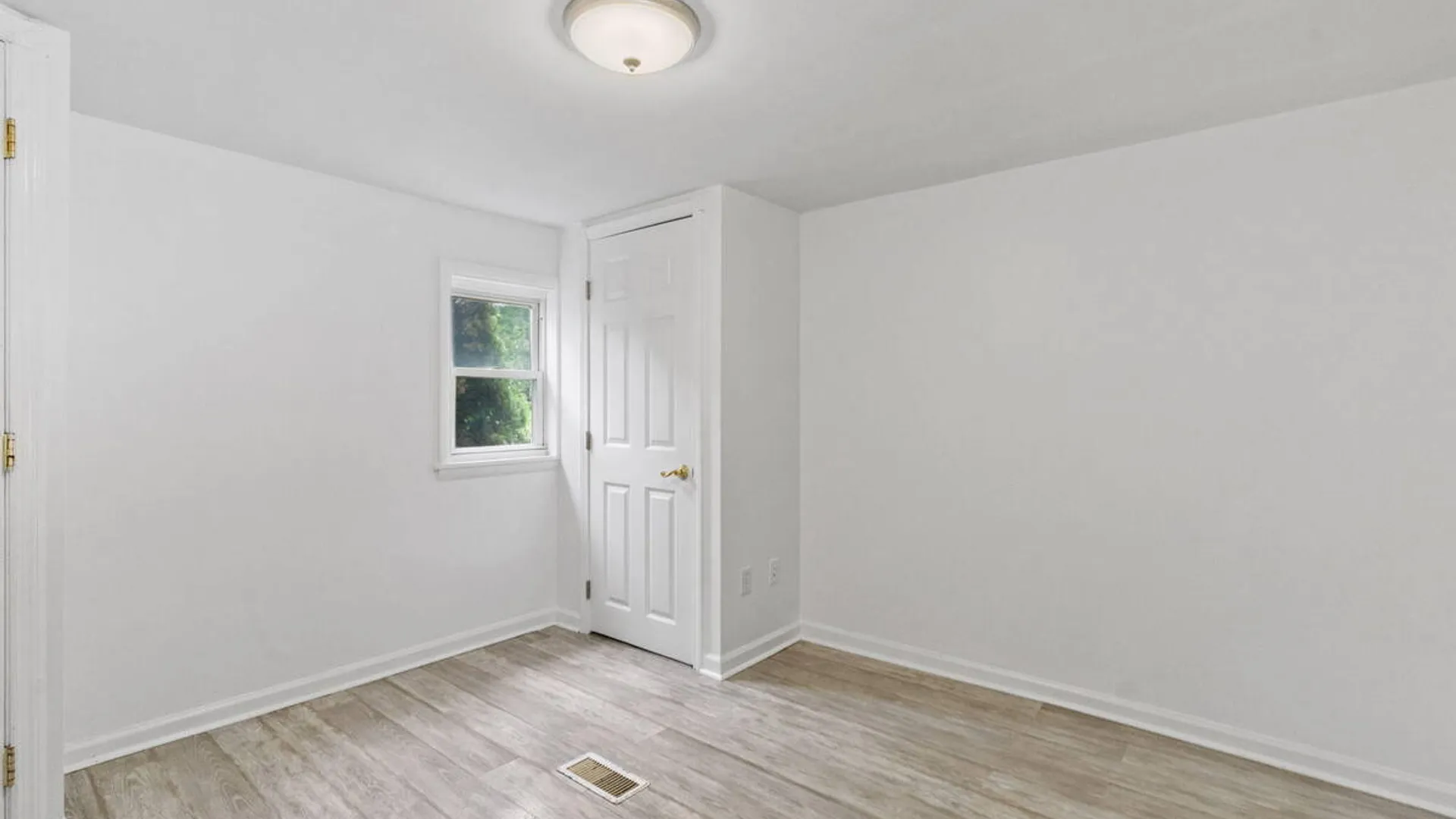 Property at 31 Hidley Avenue, North Greenbush, NY 12198 32