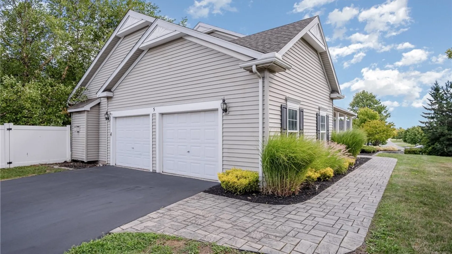 Property at 5 Alton Way, Henrietta, NY 14586 46