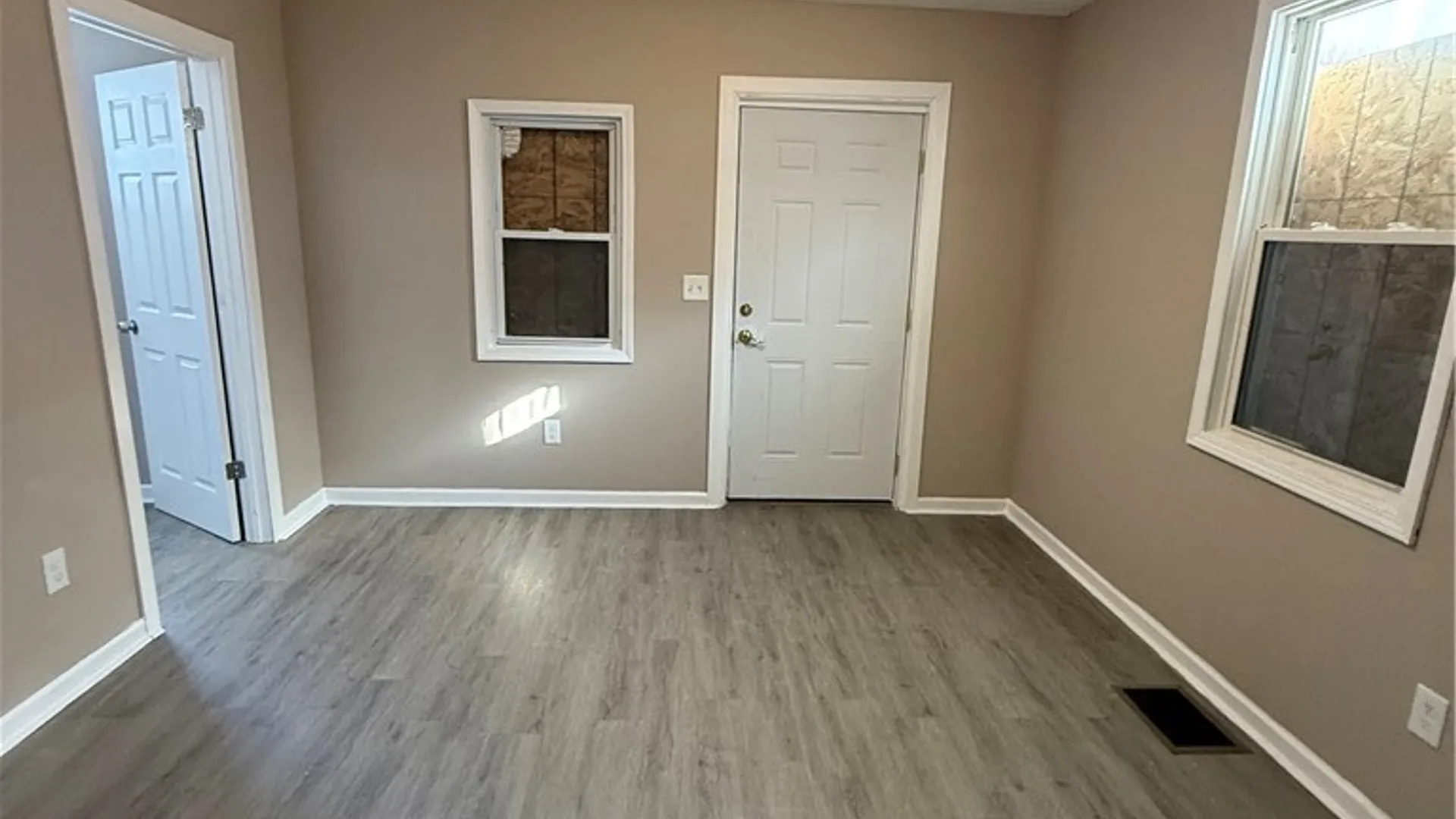 Property at 195 5th Street, Rochester, NY 14605 3