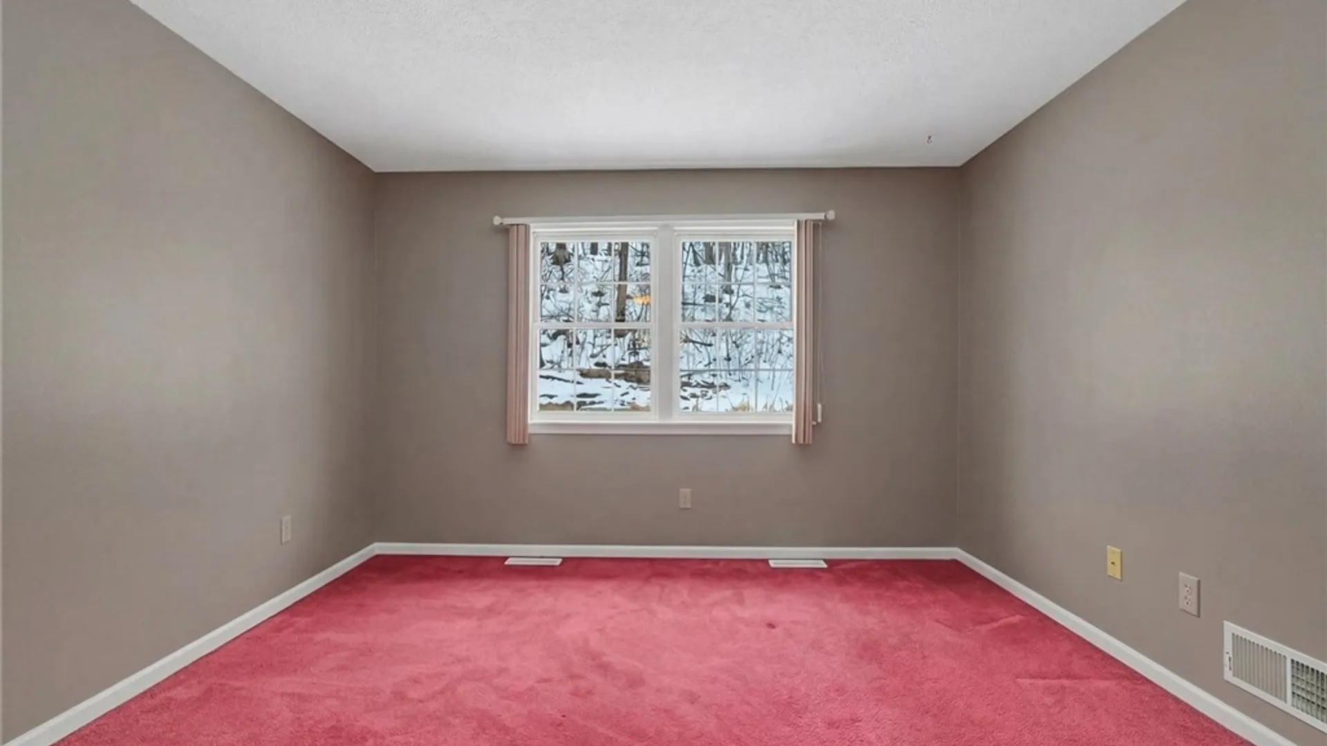 Property at 86 Amberwood Place, Greece, NY 14626 22