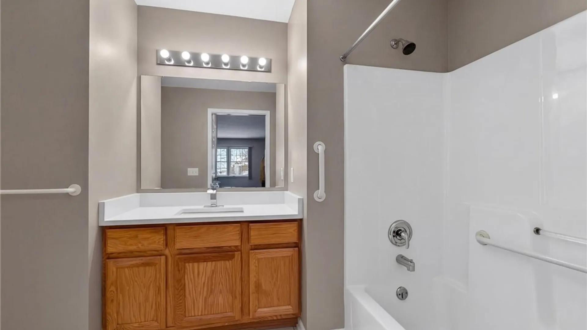 Property at 86 Amberwood Place, Greece, NY 14626 28