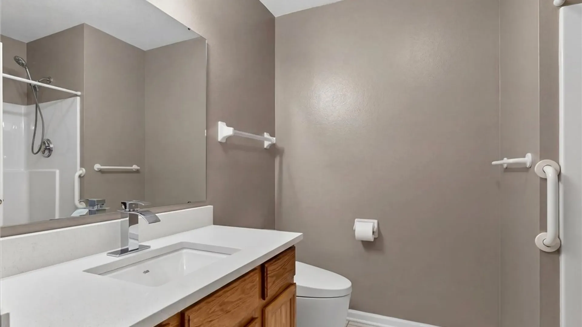 Property at 86 Amberwood Place, Greece, NY 14626 32