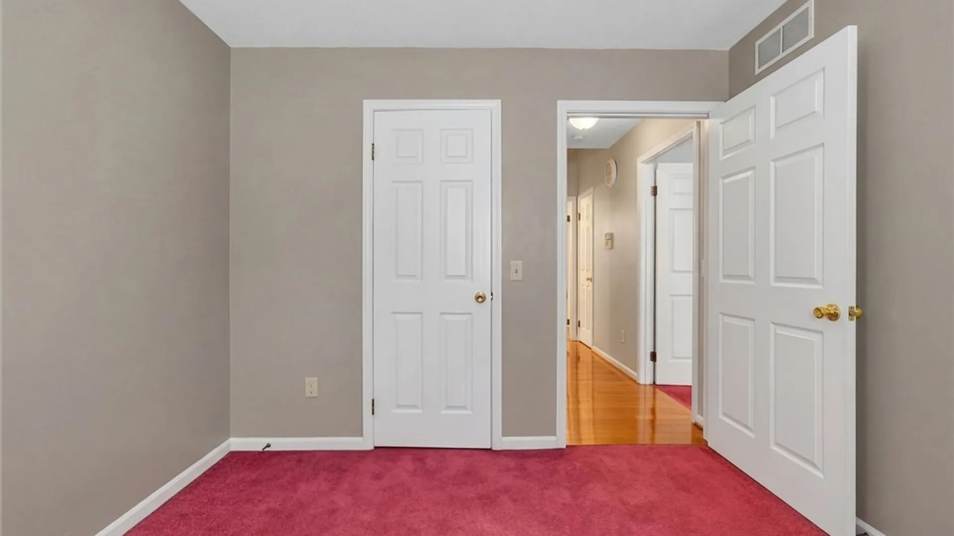 Property at 86 Amberwood Place, Greece, NY 14626 34
